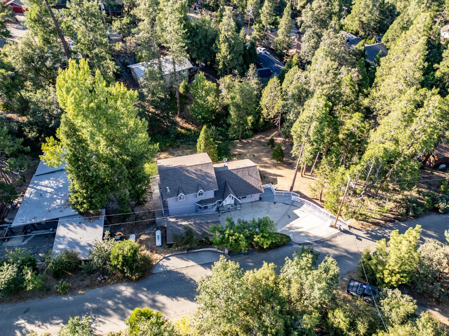 39314 Manzanita Dr, Oakhurst, CA 93644