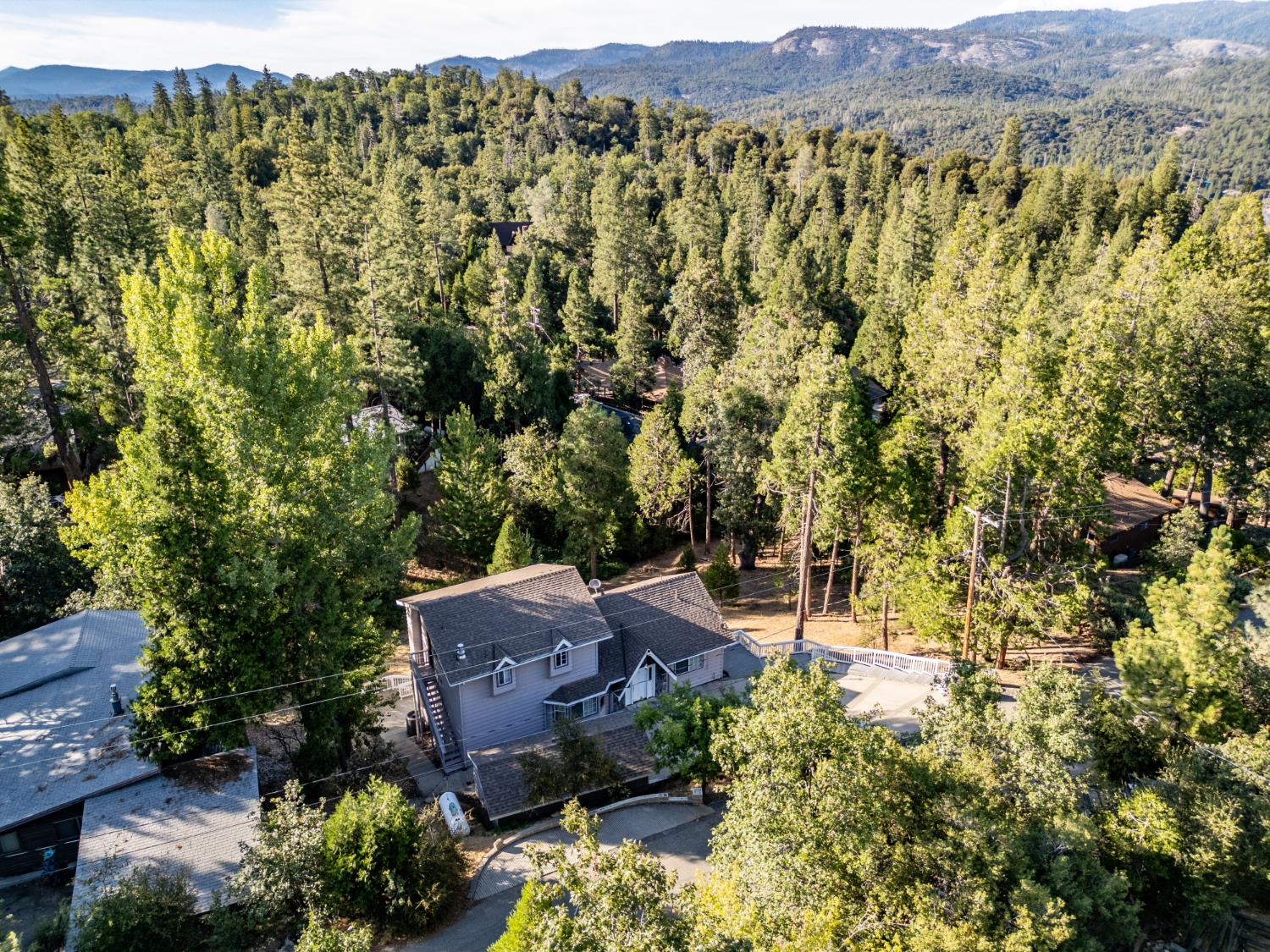 39314 Manzanita Dr, Oakhurst, CA 93644