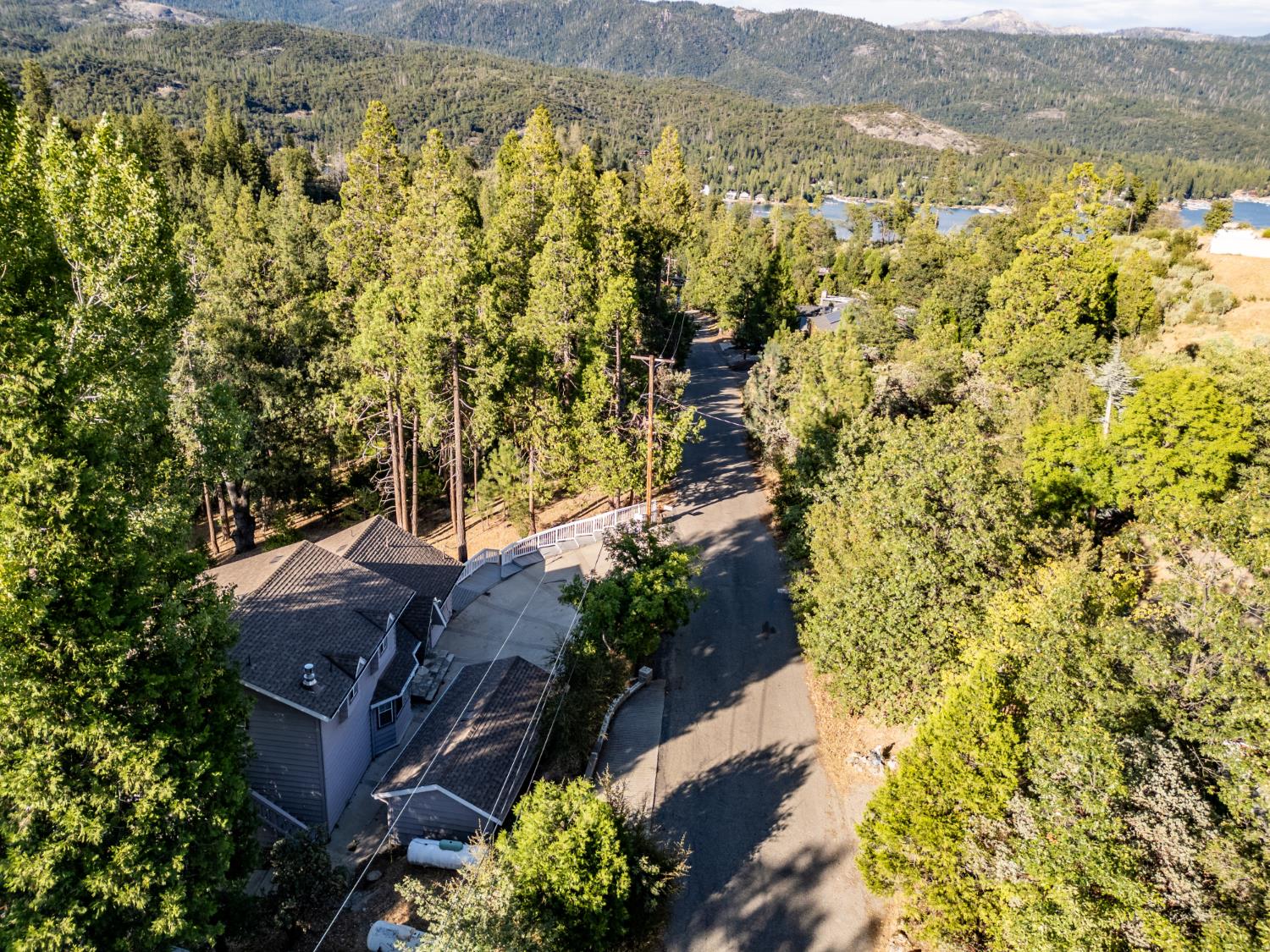39314 Manzanita Dr, Oakhurst, CA 93644