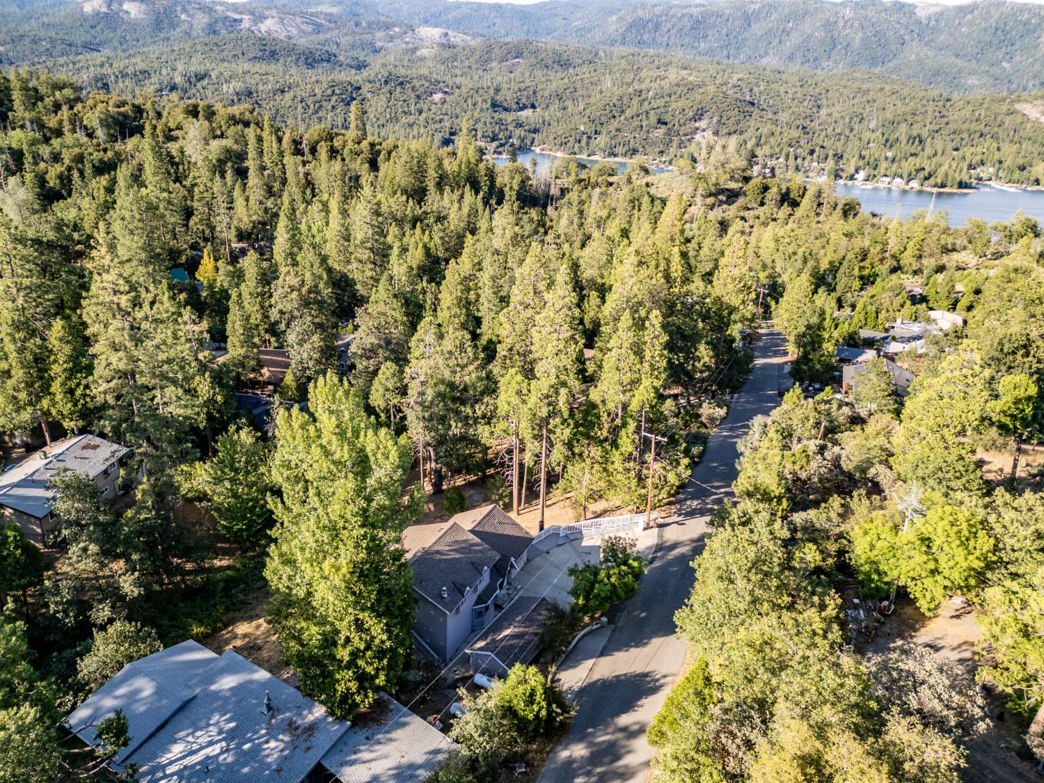 39314 Manzanita Dr, Oakhurst, CA 93644