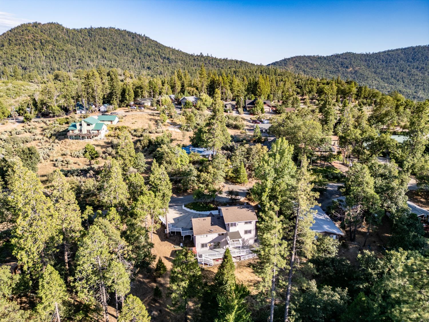 39314 Manzanita Dr, Oakhurst, CA 93644