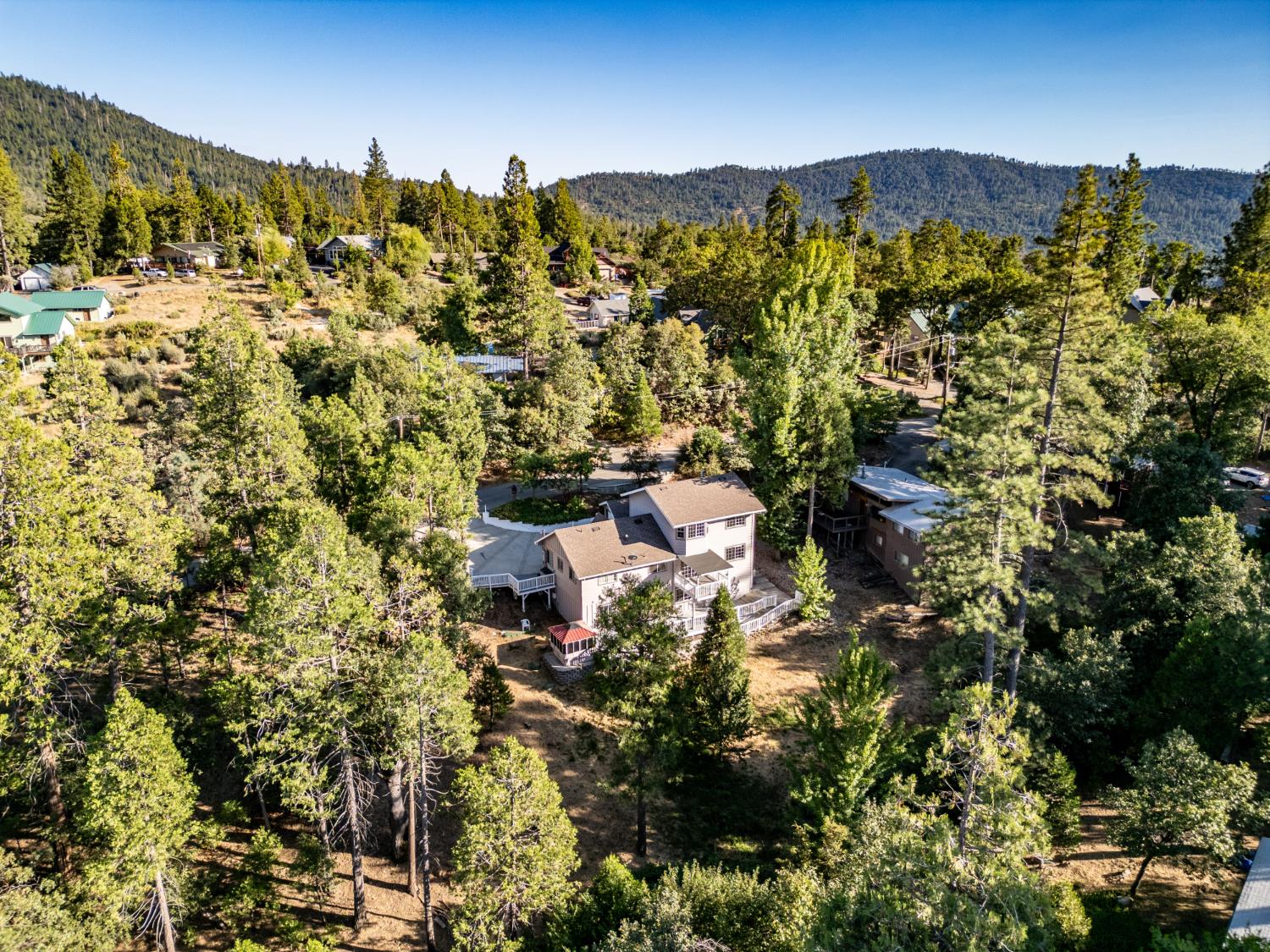 39314 Manzanita Dr, Oakhurst, CA 93644