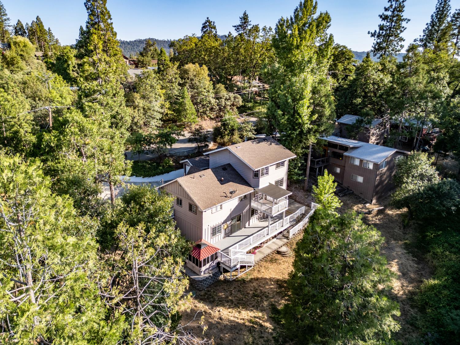 39314 Manzanita Dr, Oakhurst, CA 93644