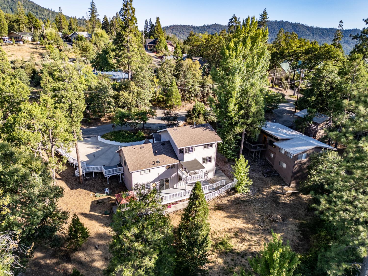 39314 Manzanita Dr, Oakhurst, CA 93644