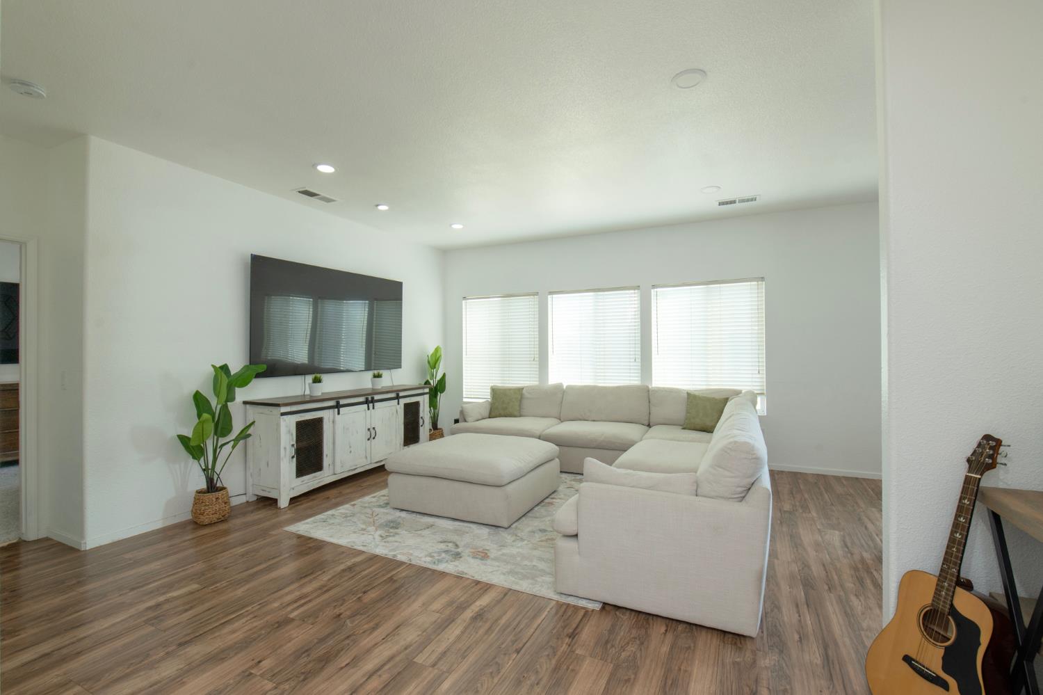 1848 W Merritt St, Hanford, CA 93230