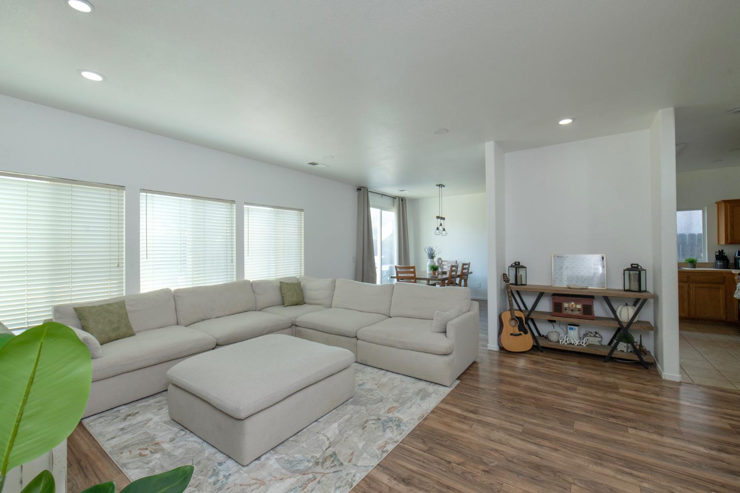 1848 W Merritt St, Hanford, CA 93230