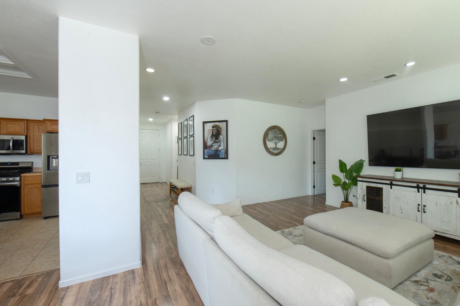 1848 W Merritt St, Hanford, CA 93230