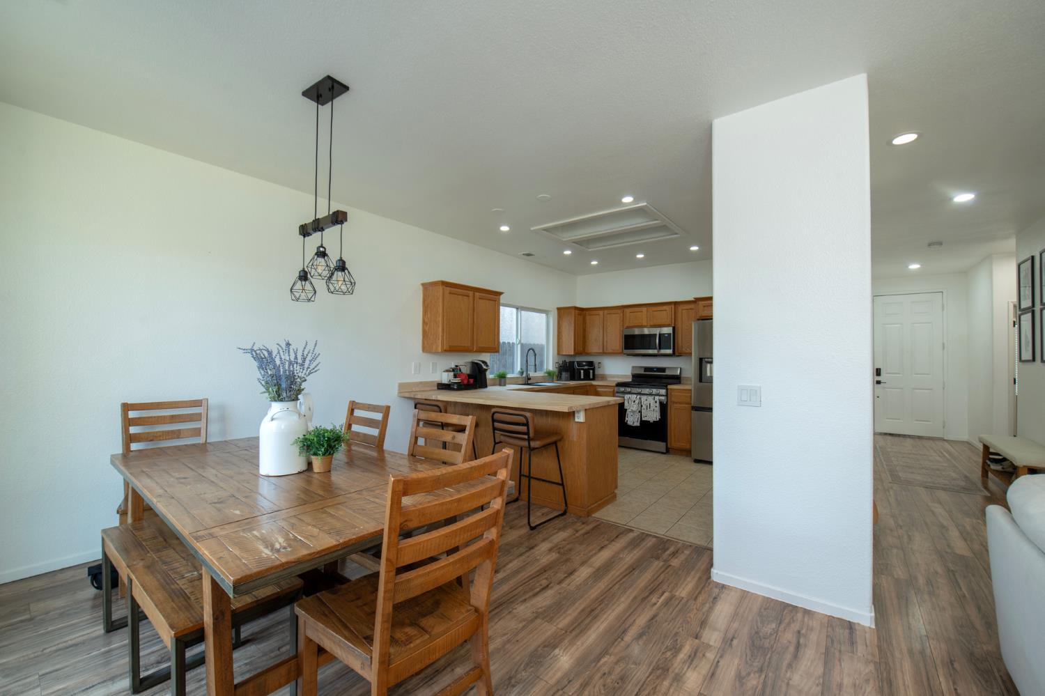 1848 W Merritt St, Hanford, CA 93230