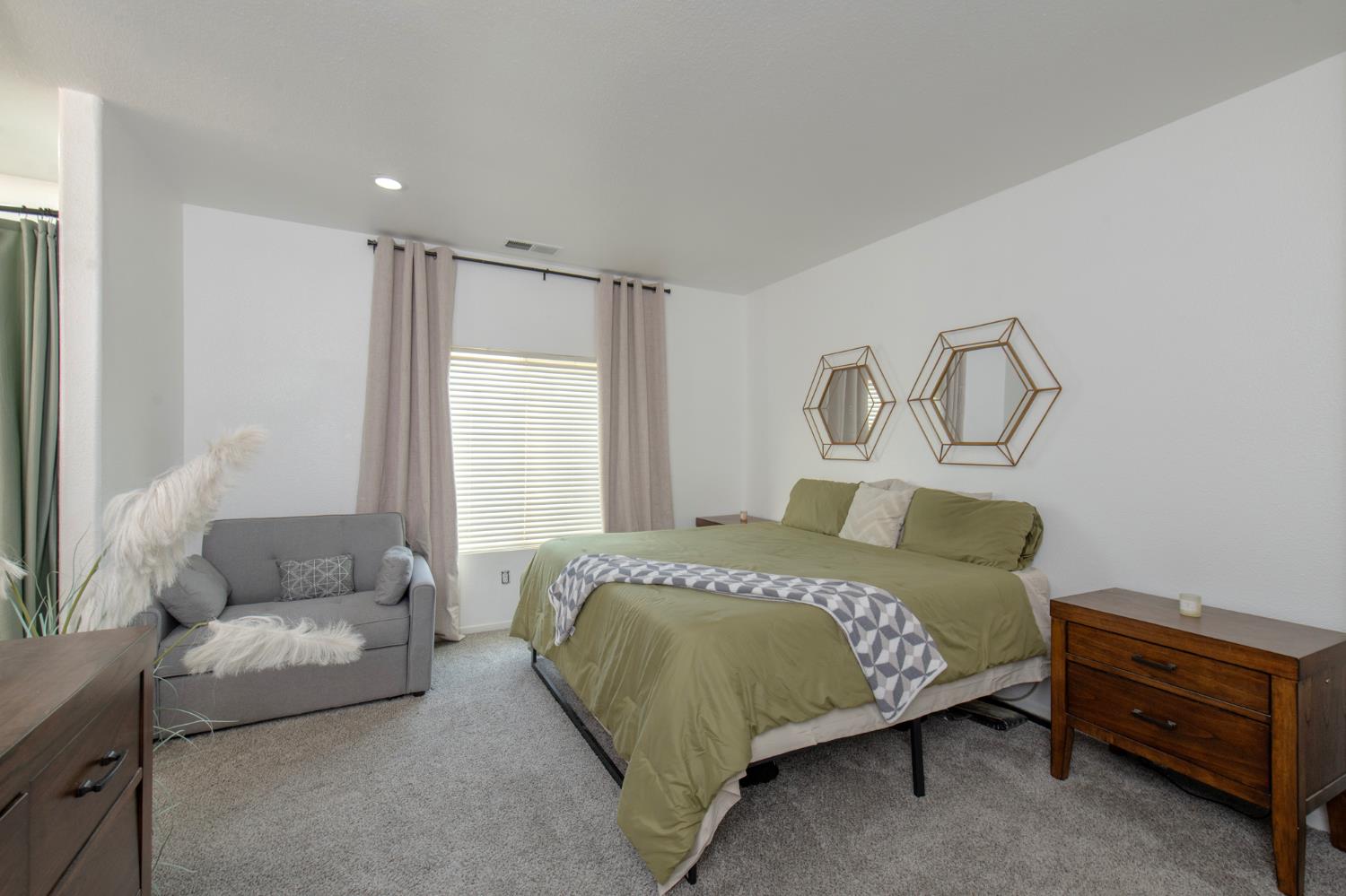 1848 W Merritt St, Hanford, CA 93230