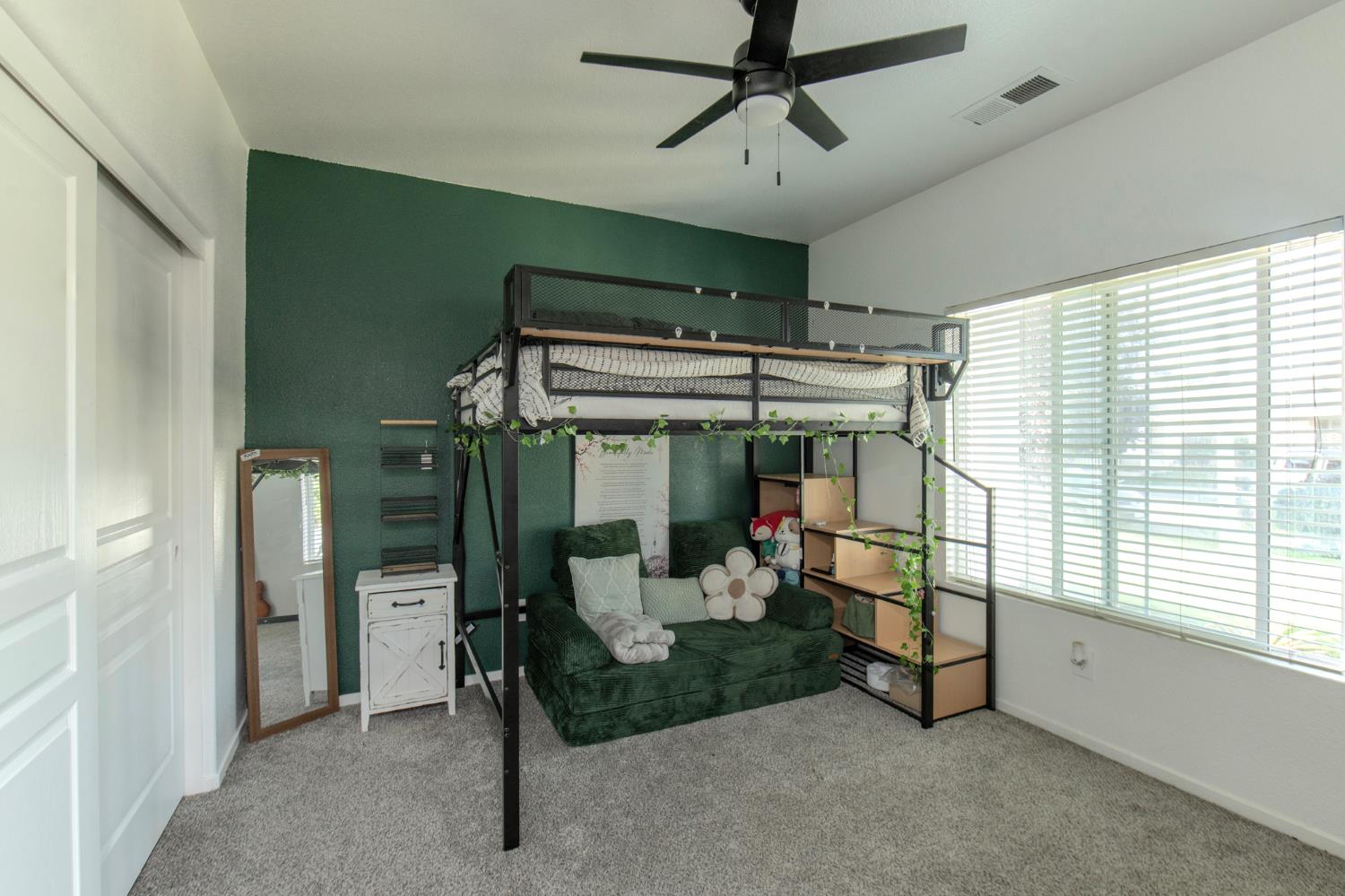 1848 W Merritt St, Hanford, CA 93230