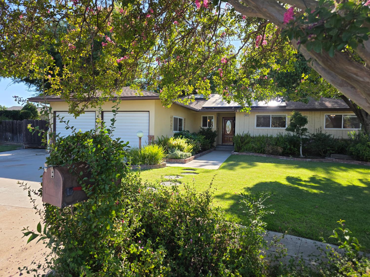 2833 E Paul Ave, Fresno, CA 93710