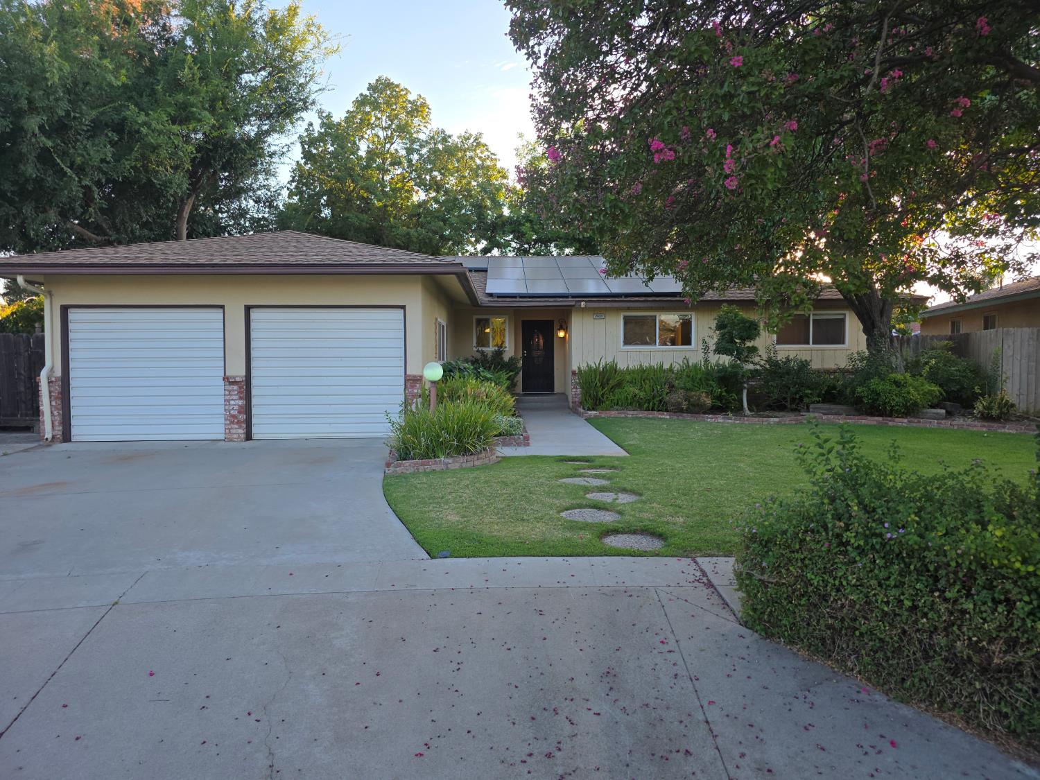 2833 E Paul Ave, Fresno, CA 93710