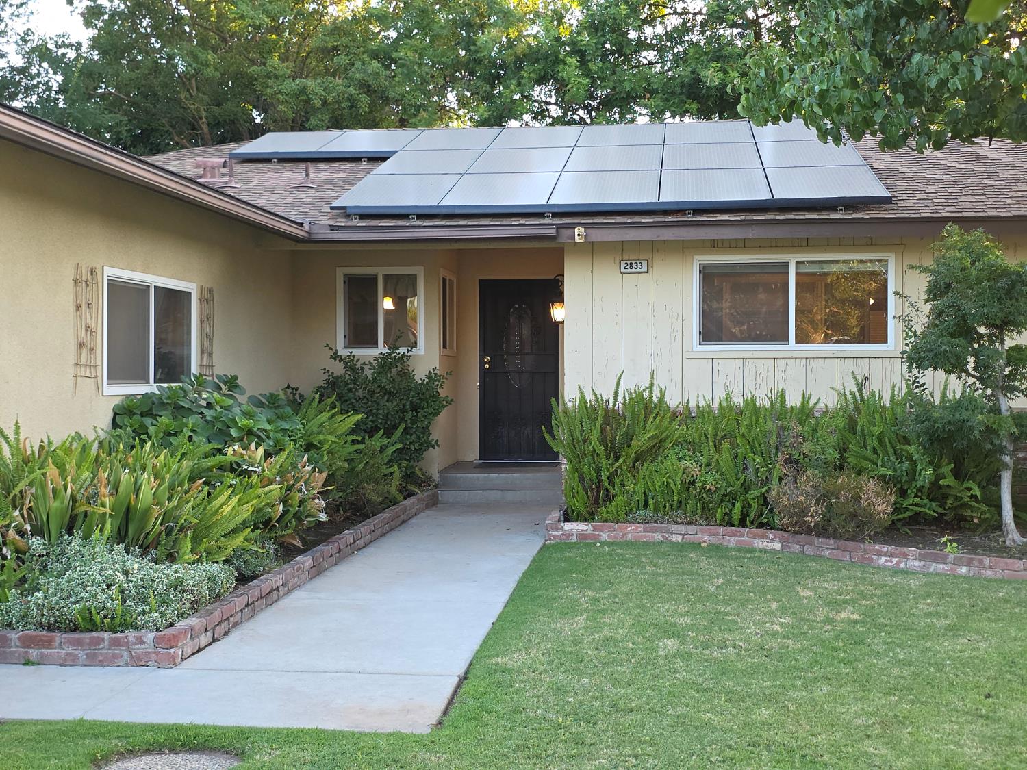 2833 E Paul Ave, Fresno, CA 93710