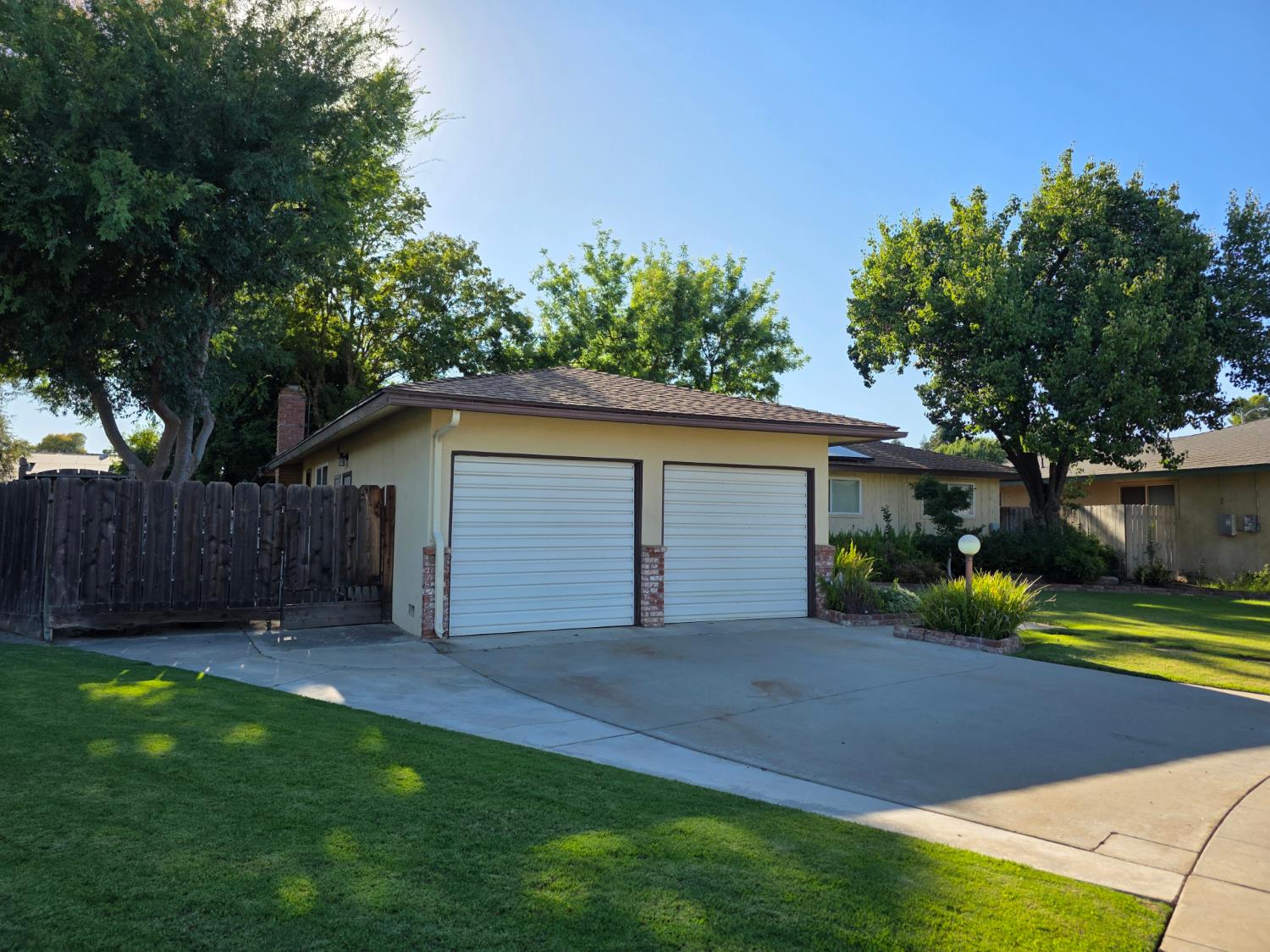 2833 E Paul Ave, Fresno, CA 93710