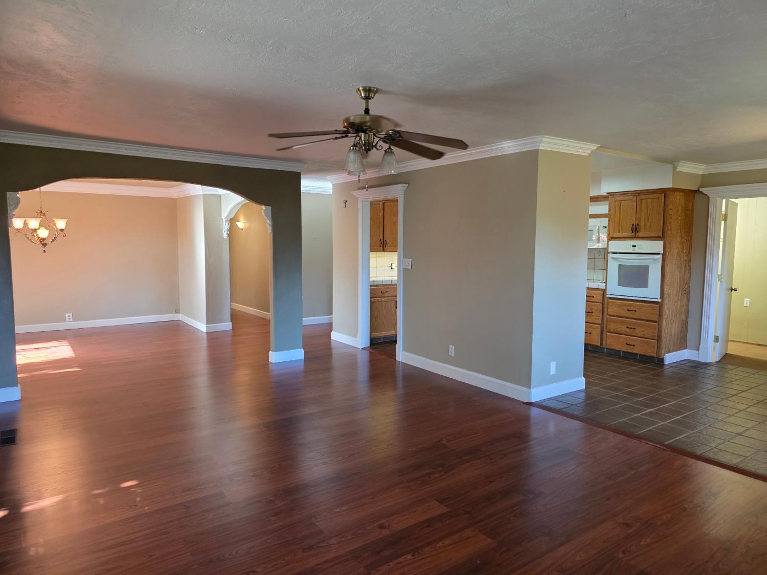 2833 E Paul Ave, Fresno, CA 93710