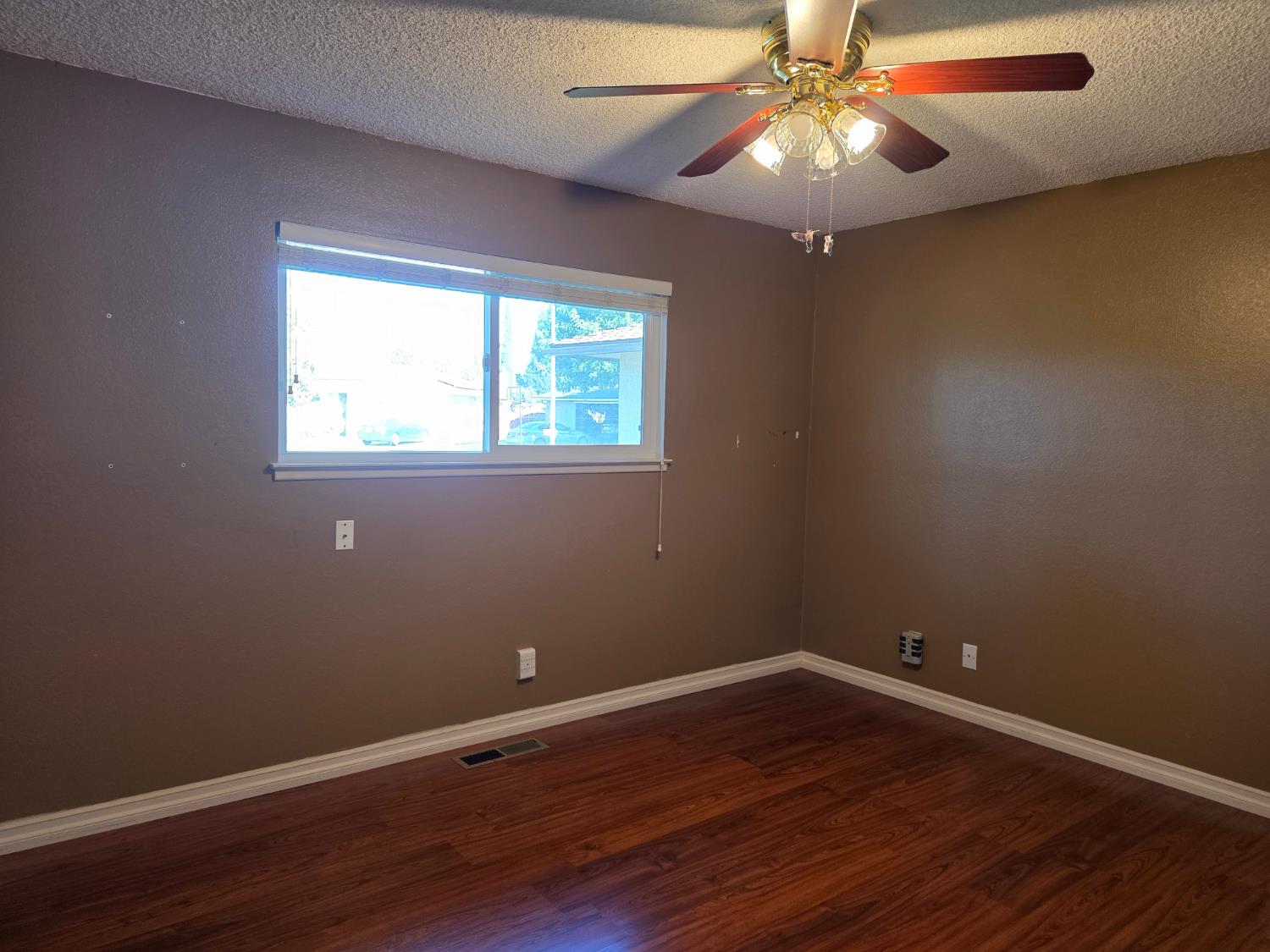 2833 E Paul Ave, Fresno, CA 93710