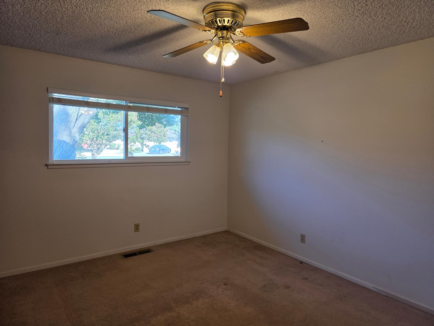 2833 E Paul Ave, Fresno, CA 93710