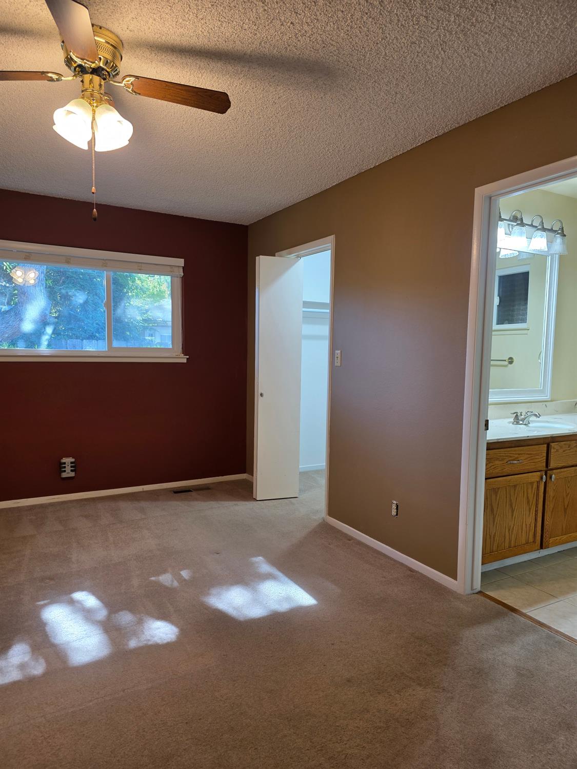 2833 E Paul Ave, Fresno, CA 93710