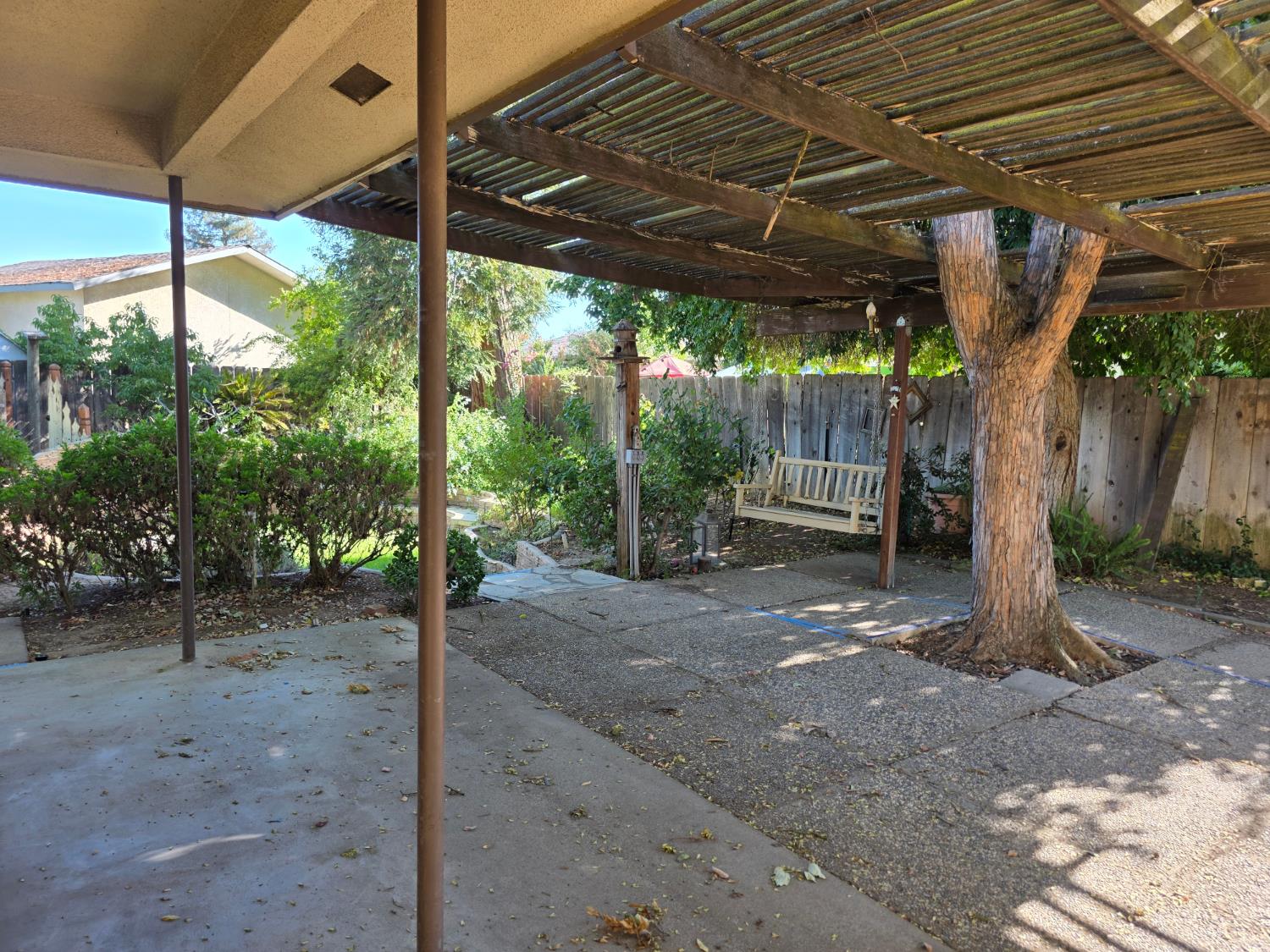 2833 E Paul Ave, Fresno, CA 93710