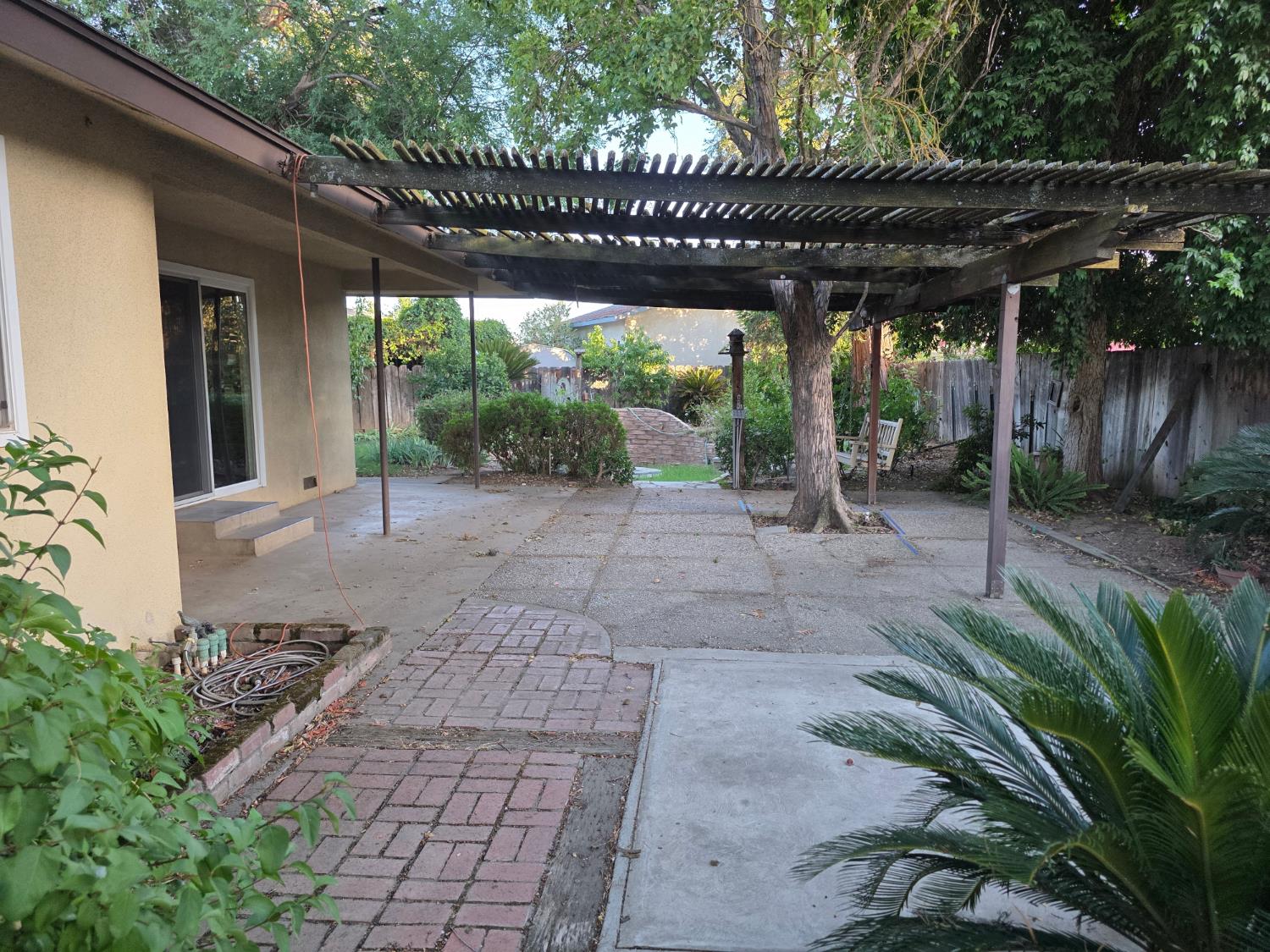 2833 E Paul Ave, Fresno, CA 93710