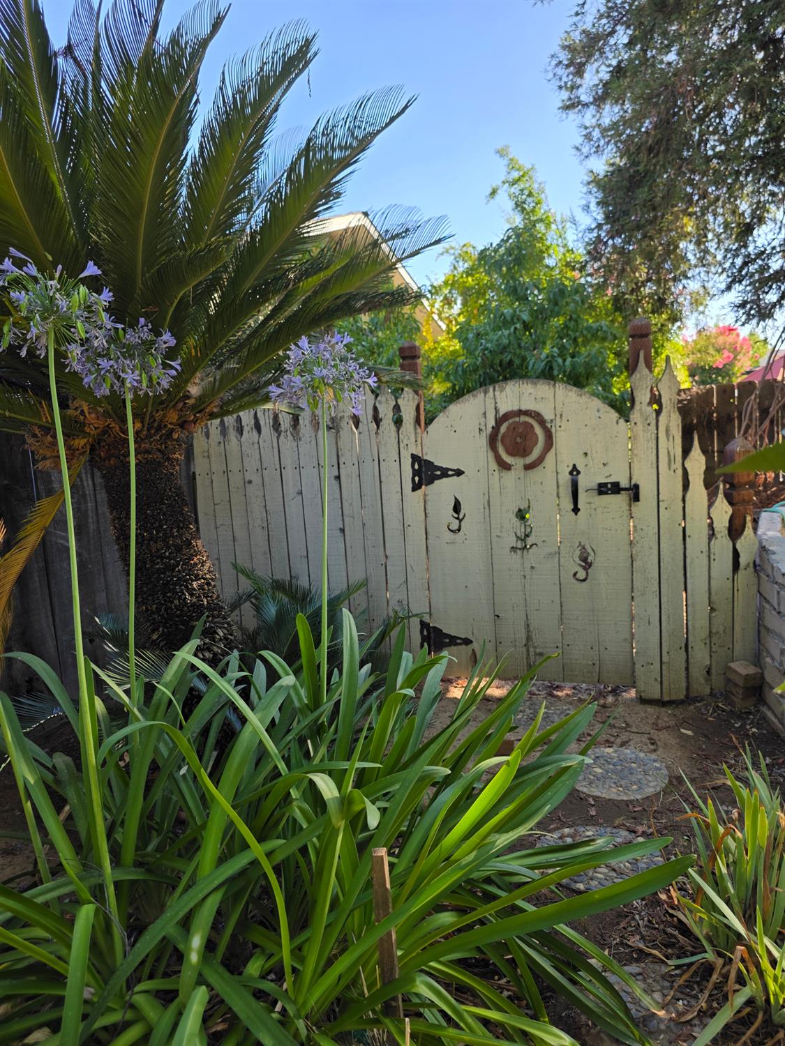 2833 E Paul Ave, Fresno, CA 93710