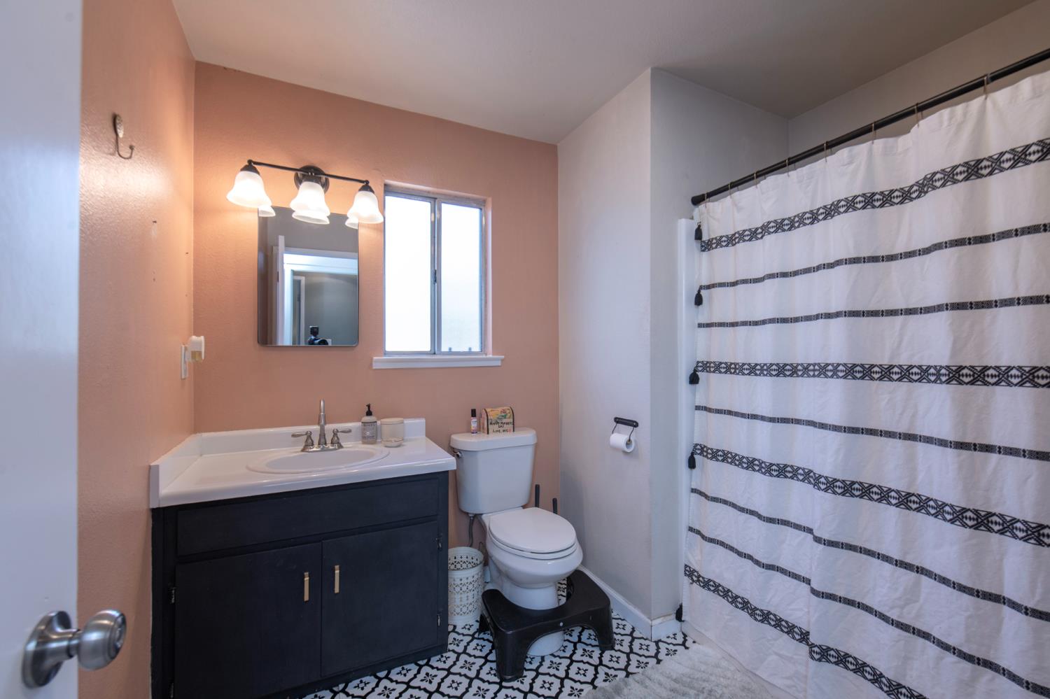 320 Mariposa St, Kingsburg, CA 93631