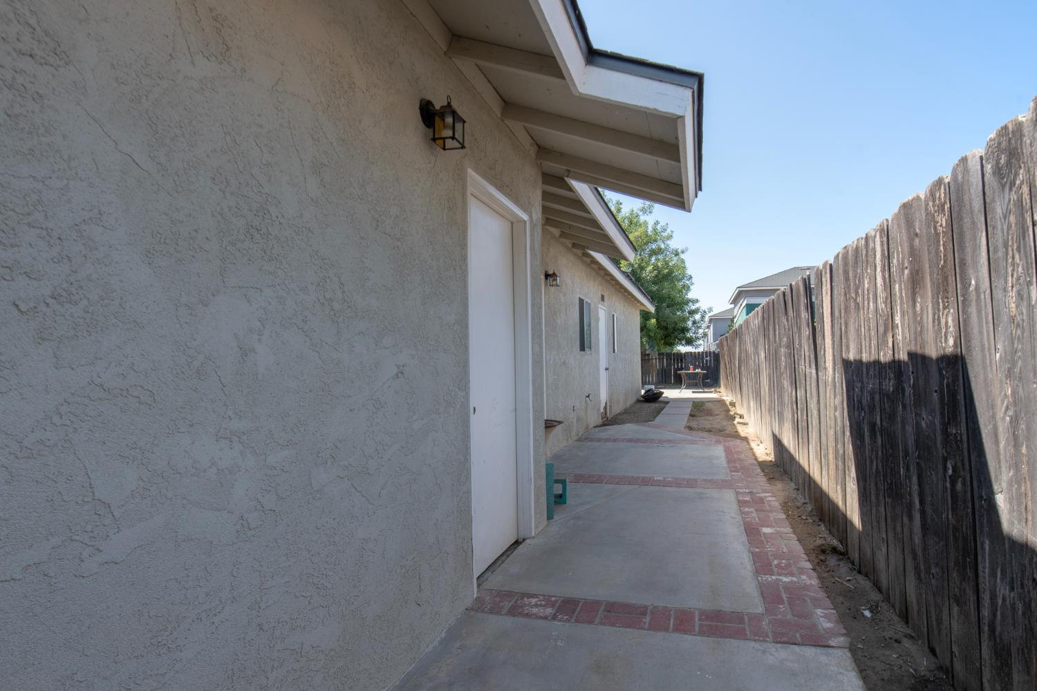 320 Mariposa St, Kingsburg, CA 93631