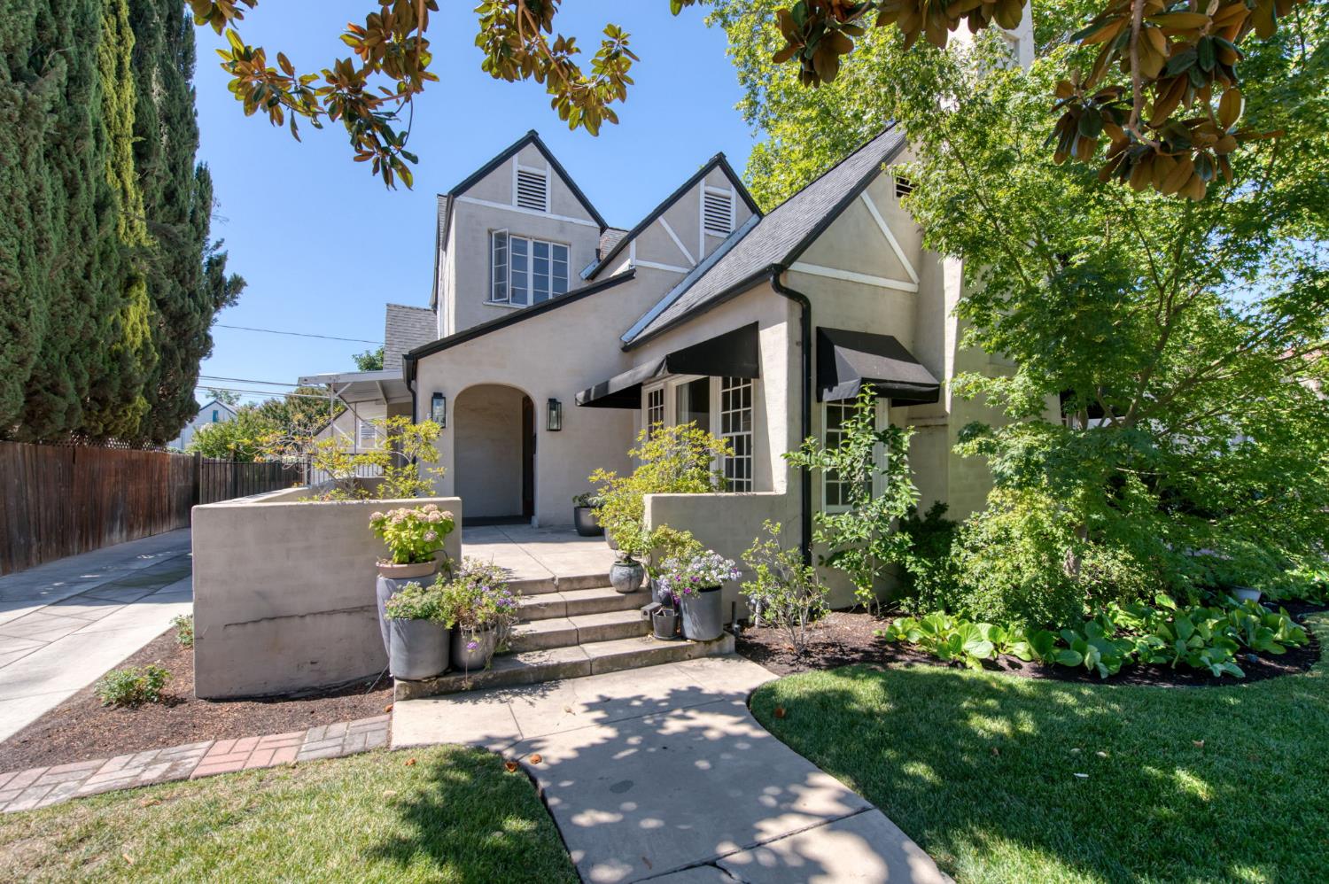 544 E Clinton Ave, Fresno, CA 93704