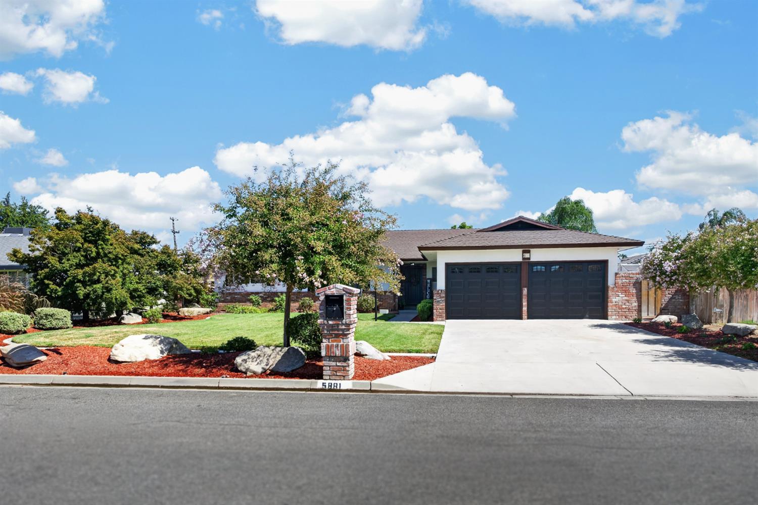 5881 E El Monte Way, Fresno, CA 93727