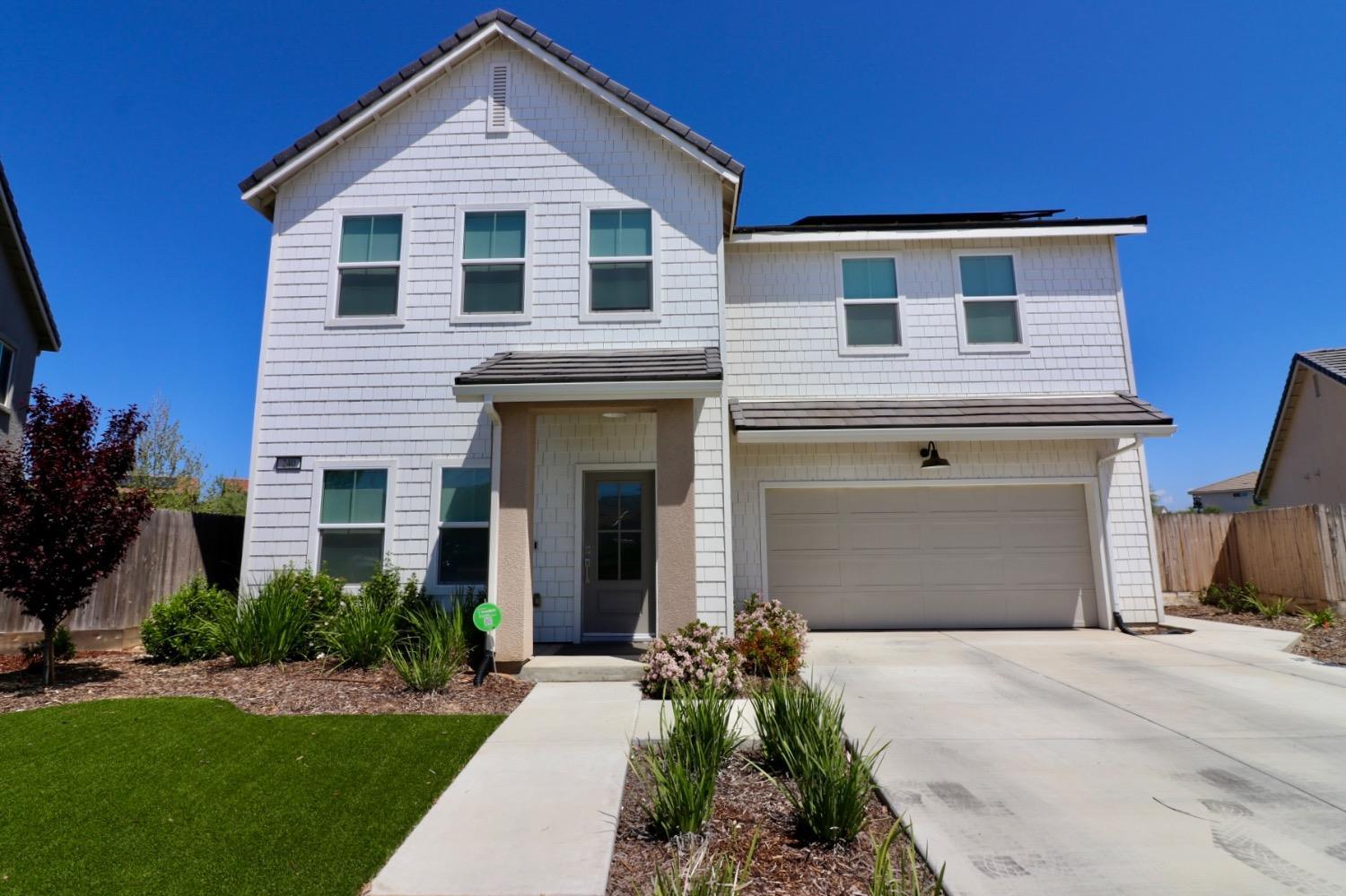 240 Huntington Ave S, Madera, CA 93636