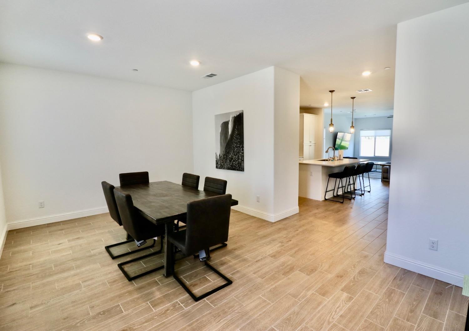 240 Huntington Ave S, Madera, CA 93636