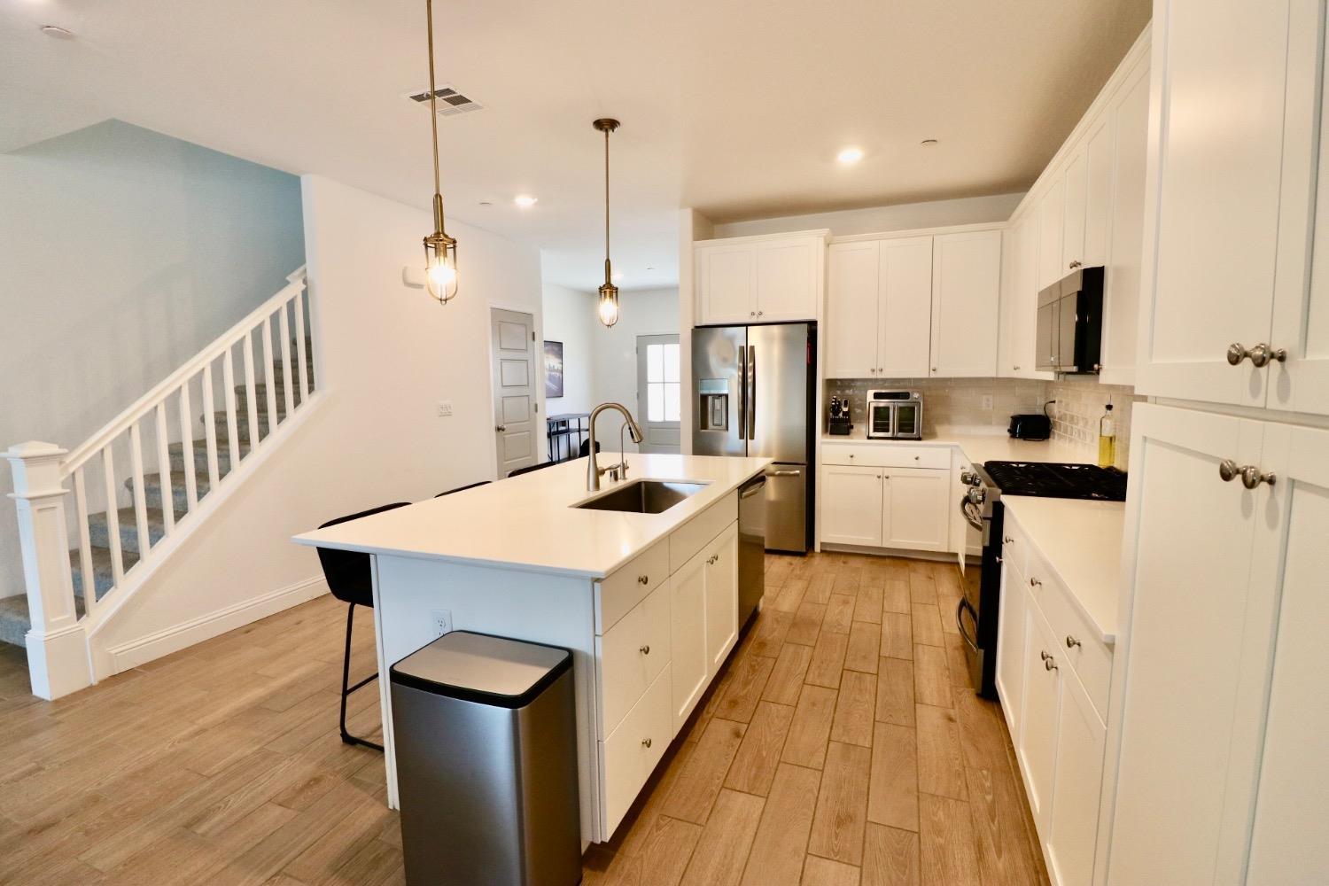 240 Huntington Ave S, Madera, CA 93636