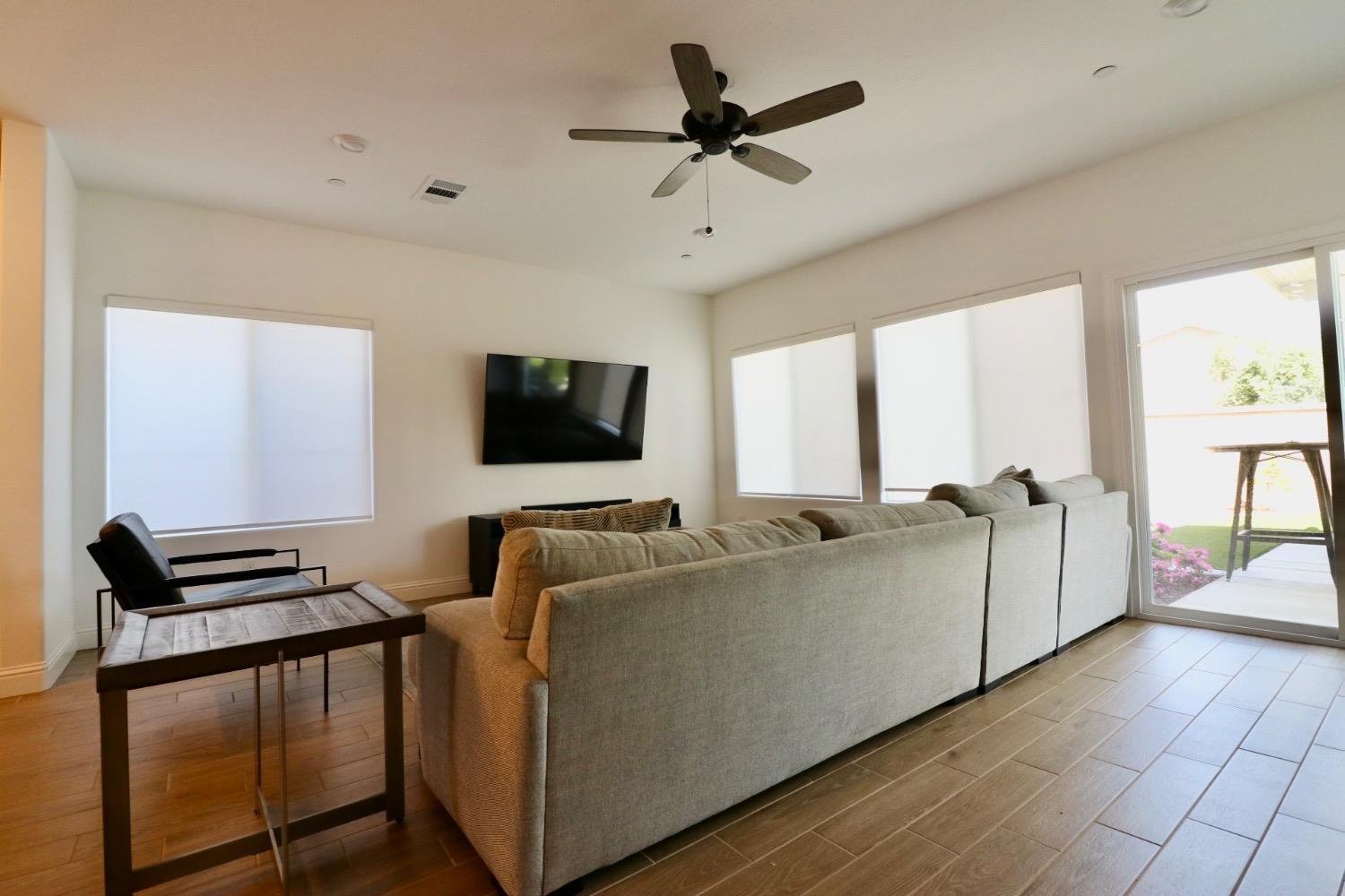 240 Huntington Ave S, Madera, CA 93636