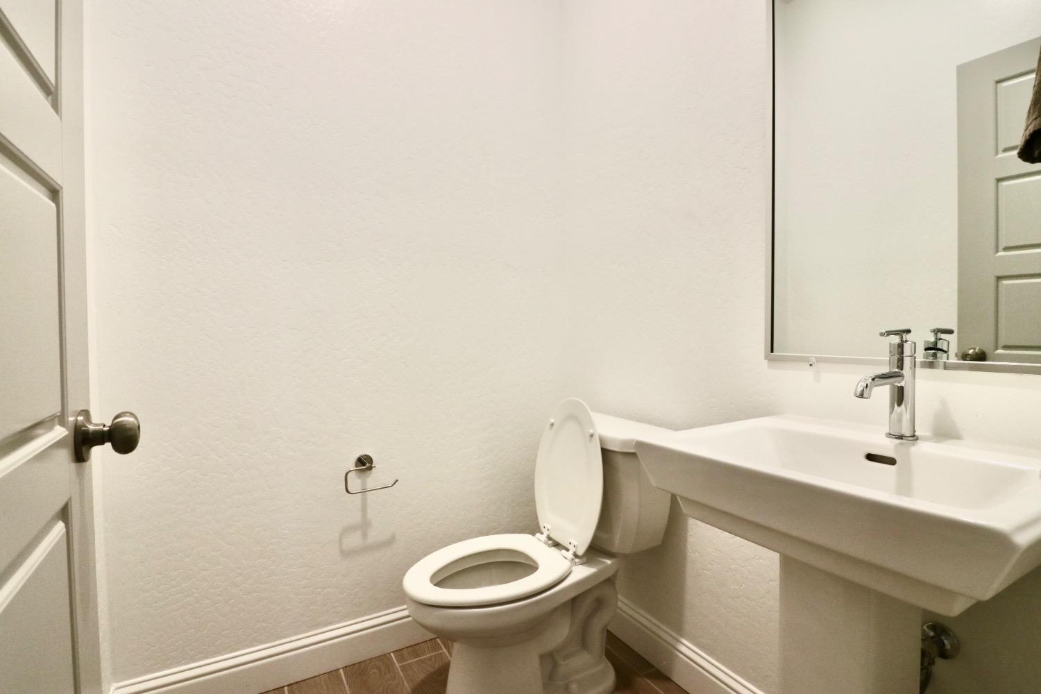 240 Huntington Ave S, Madera, CA 93636