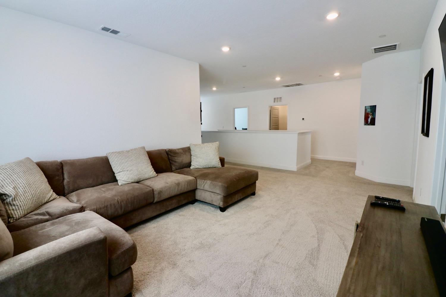 240 Huntington Ave S, Madera, CA 93636