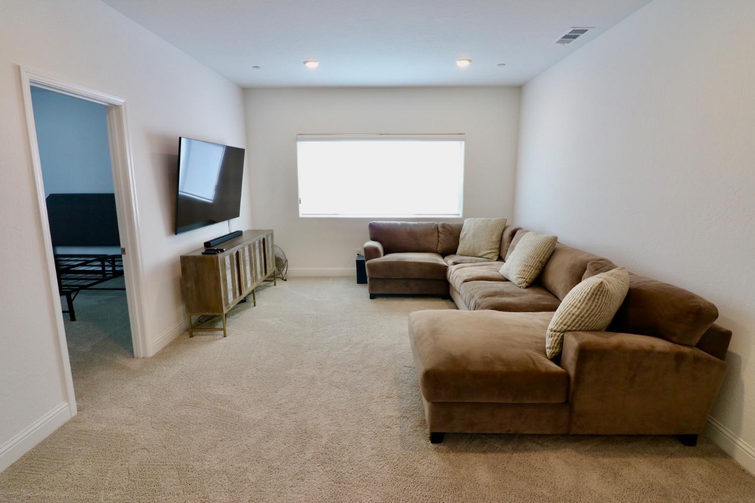 240 Huntington Ave S, Madera, CA 93636