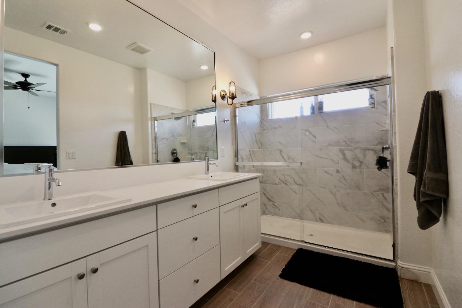 240 Huntington Ave S, Madera, CA 93636