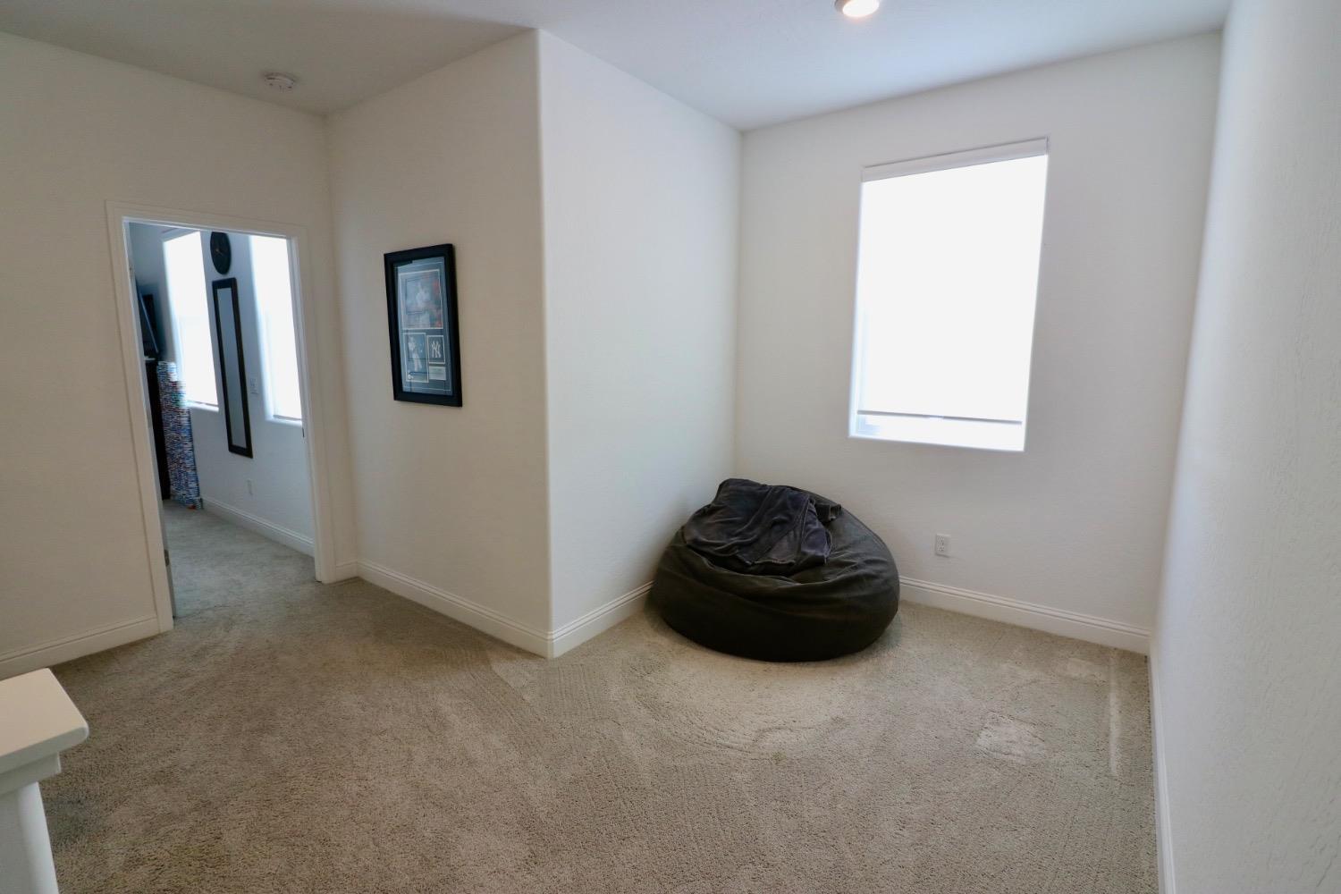 240 Huntington Ave S, Madera, CA 93636
