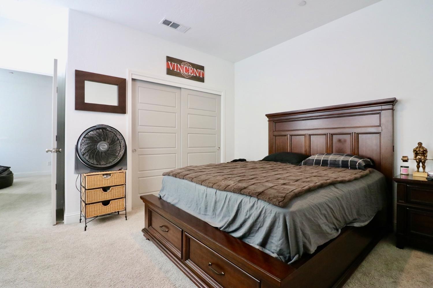 240 Huntington Ave S, Madera, CA 93636
