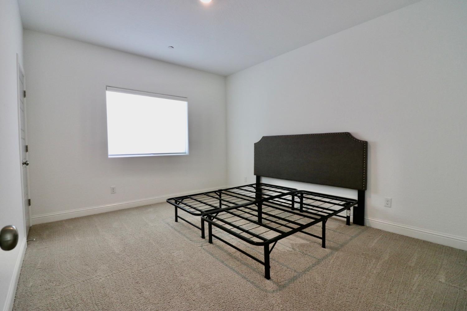 240 Huntington Ave S, Madera, CA 93636