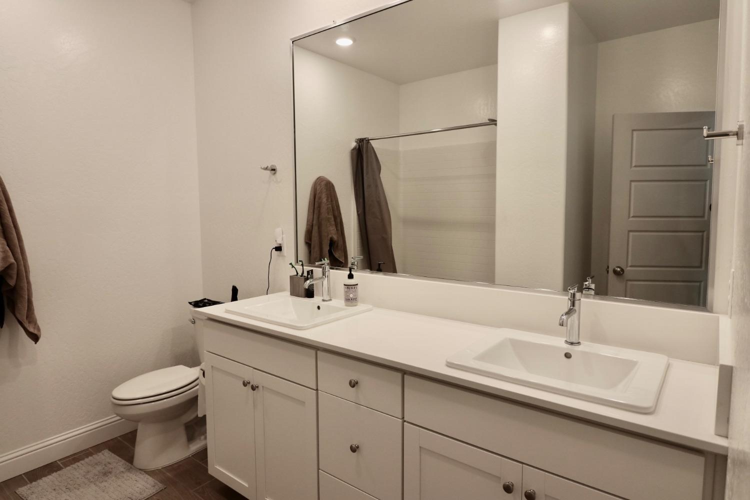 240 Huntington Ave S, Madera, CA 93636
