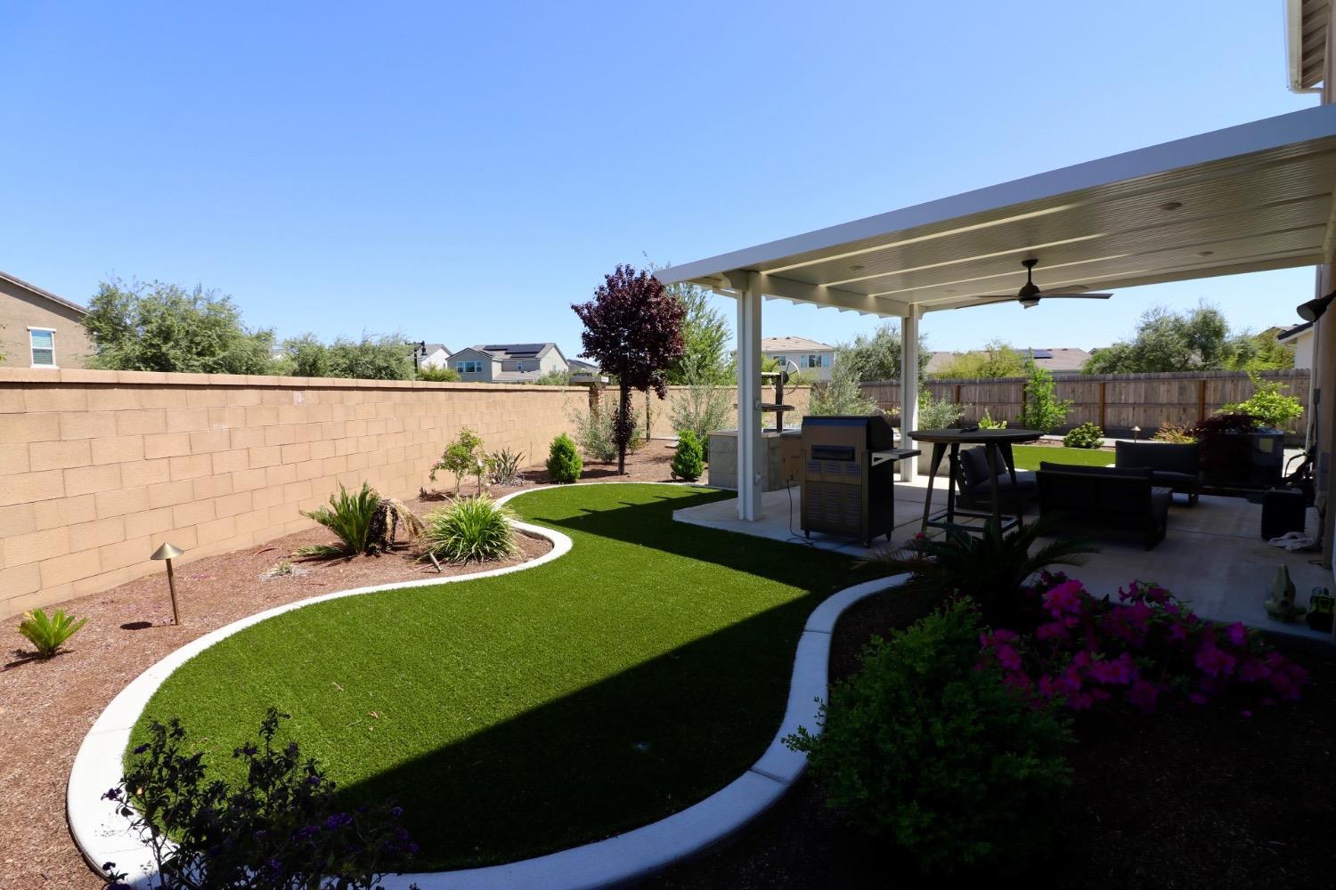 240 Huntington Ave S, Madera, CA 93636