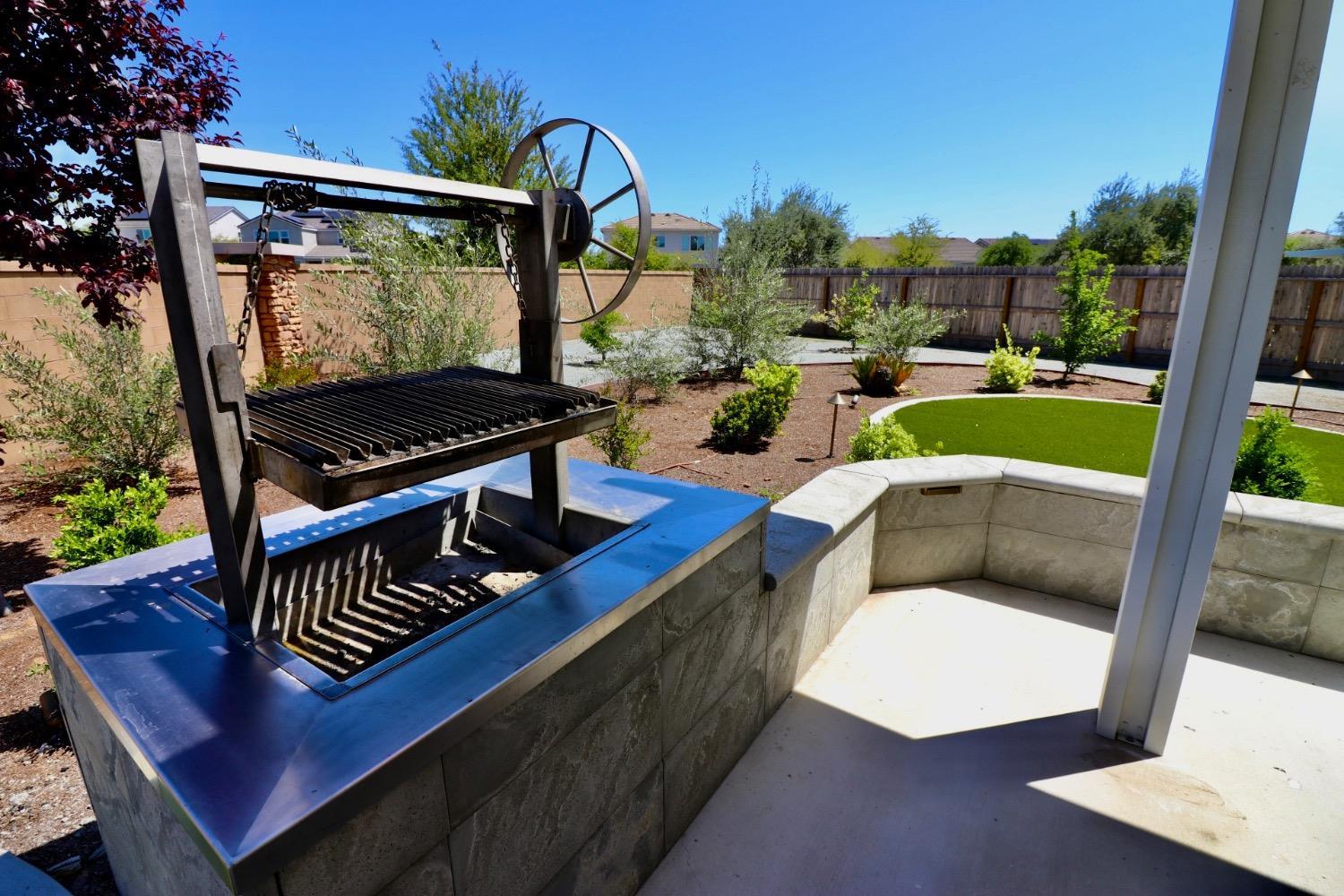 240 Huntington Ave S, Madera, CA 93636