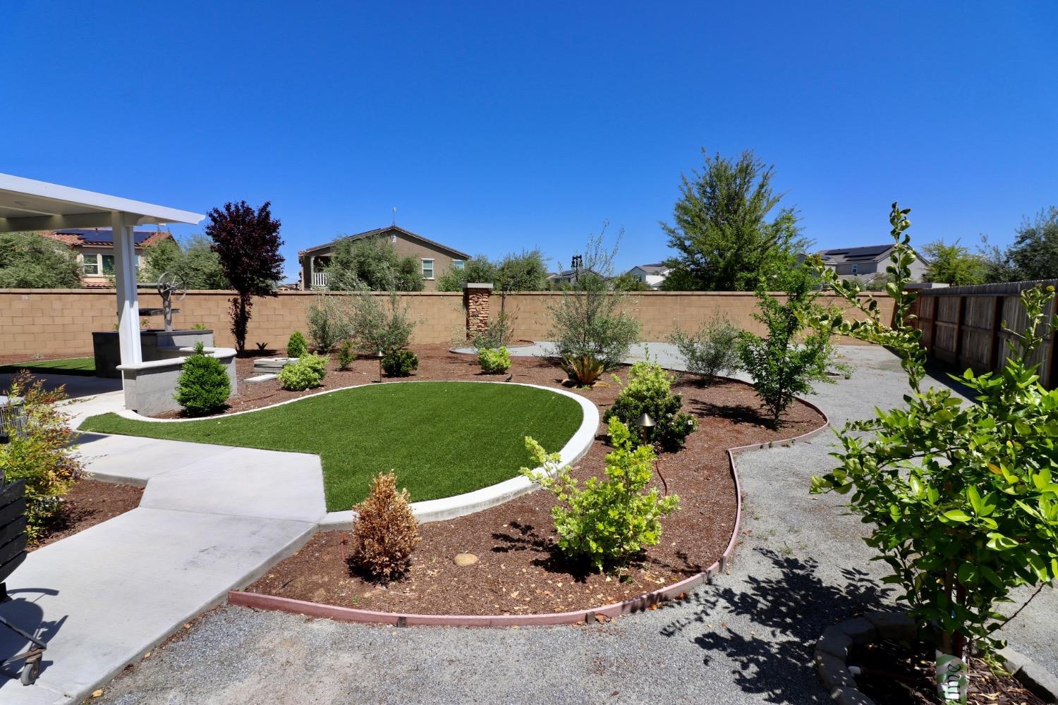 240 Huntington Ave S, Madera, CA 93636