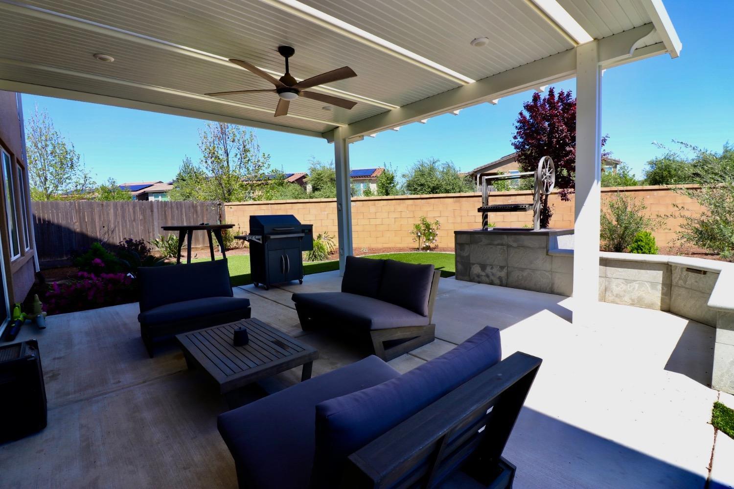 240 Huntington Ave S, Madera, CA 93636