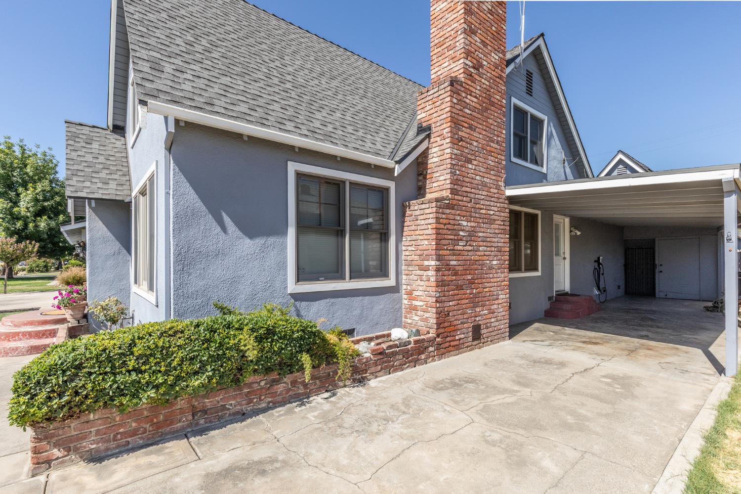 476 N Nichols, Dinuba, CA 93618