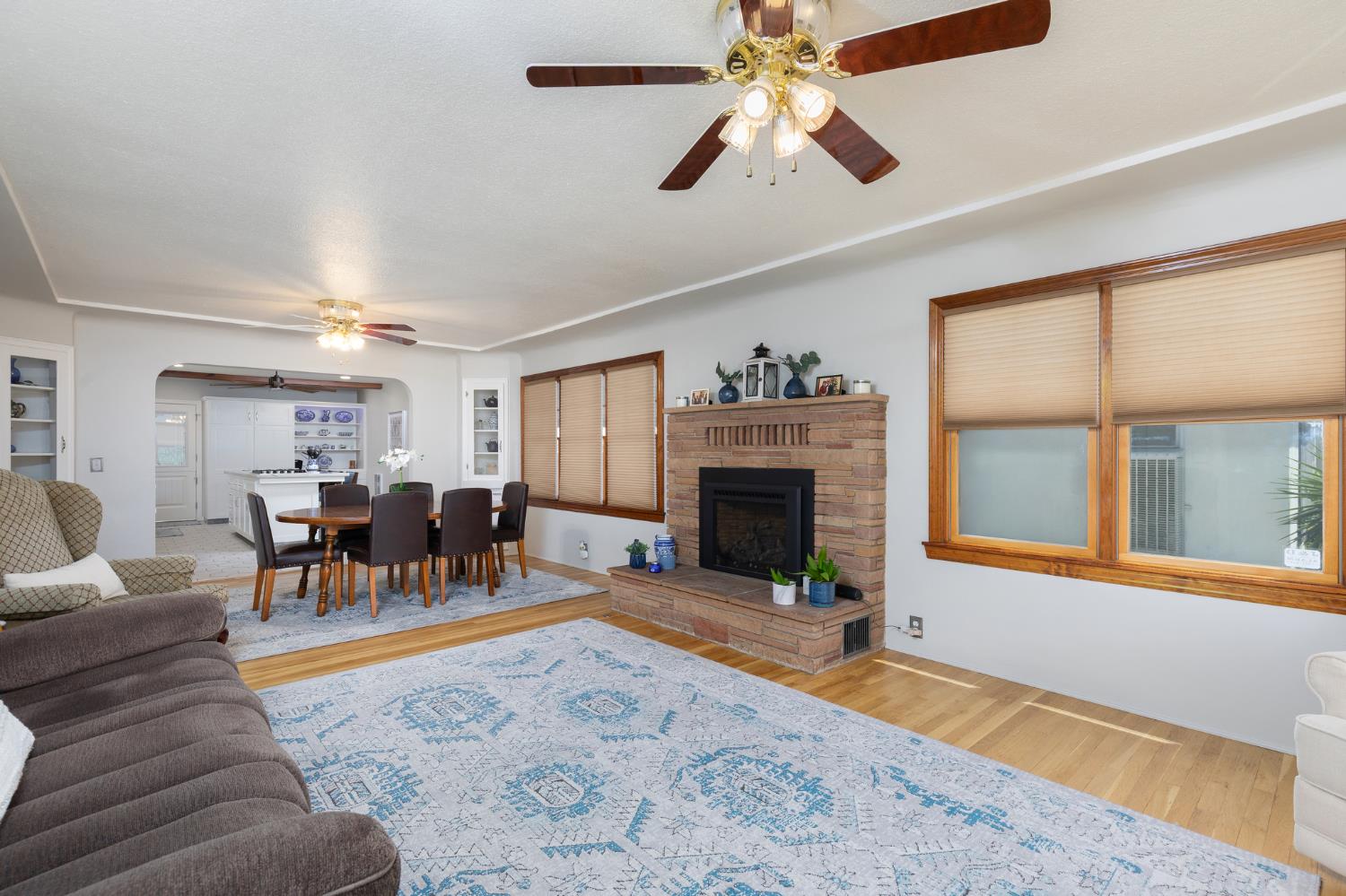 476 N Nichols, Dinuba, CA 93618