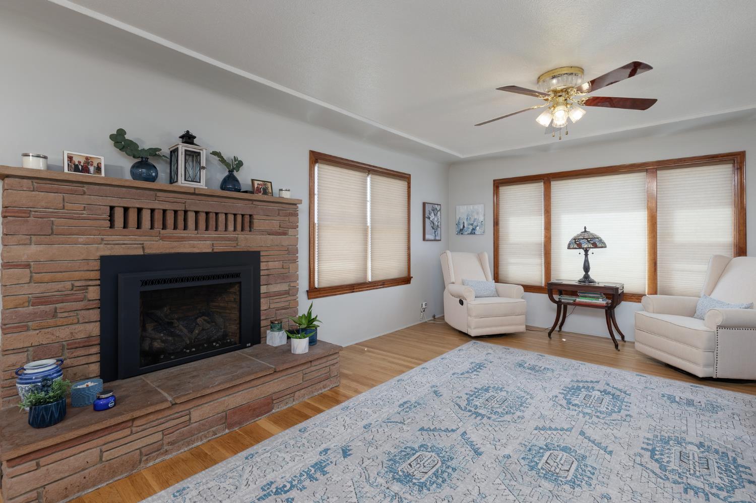 476 N Nichols, Dinuba, CA 93618