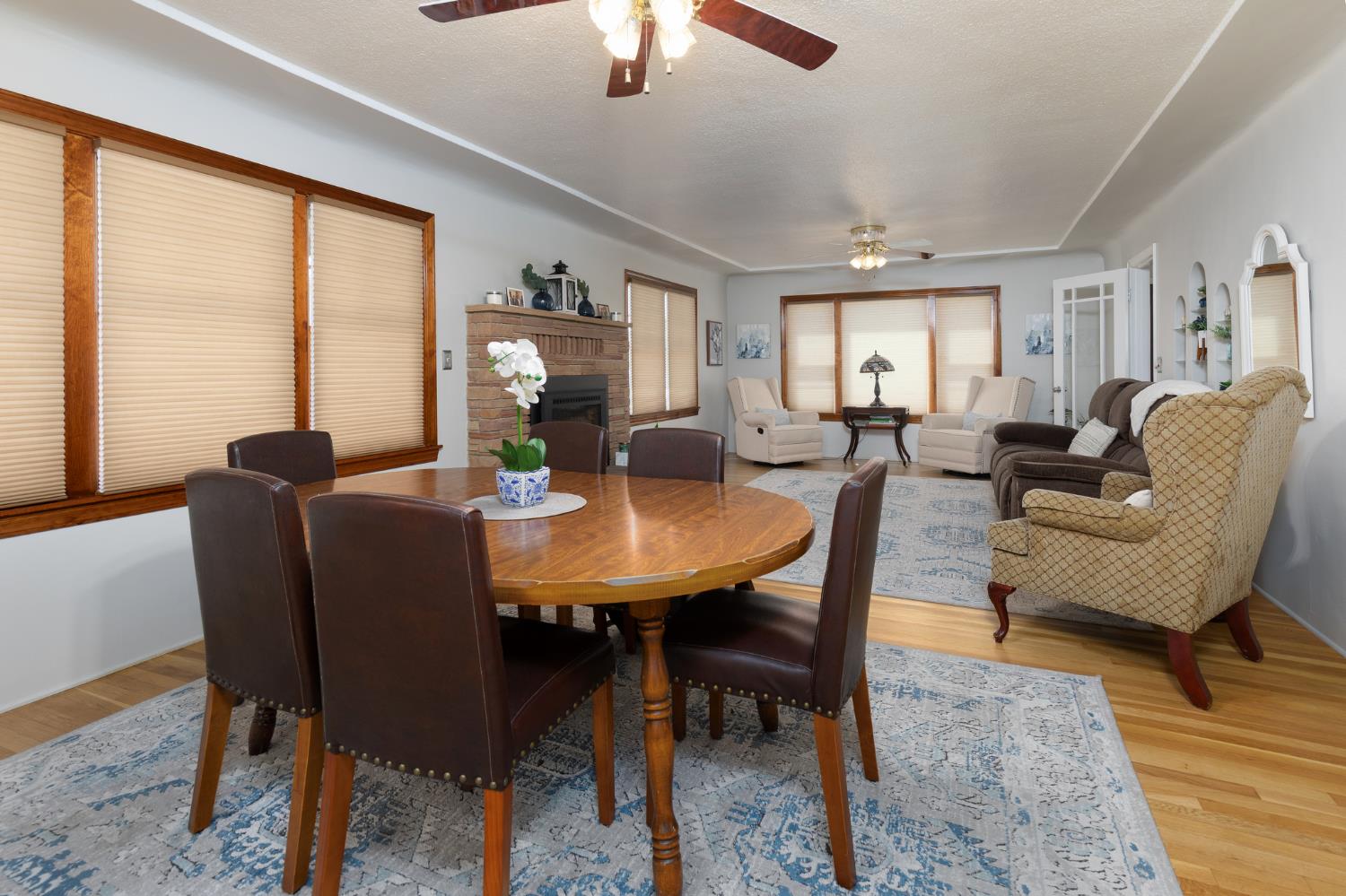 476 N Nichols, Dinuba, CA 93618