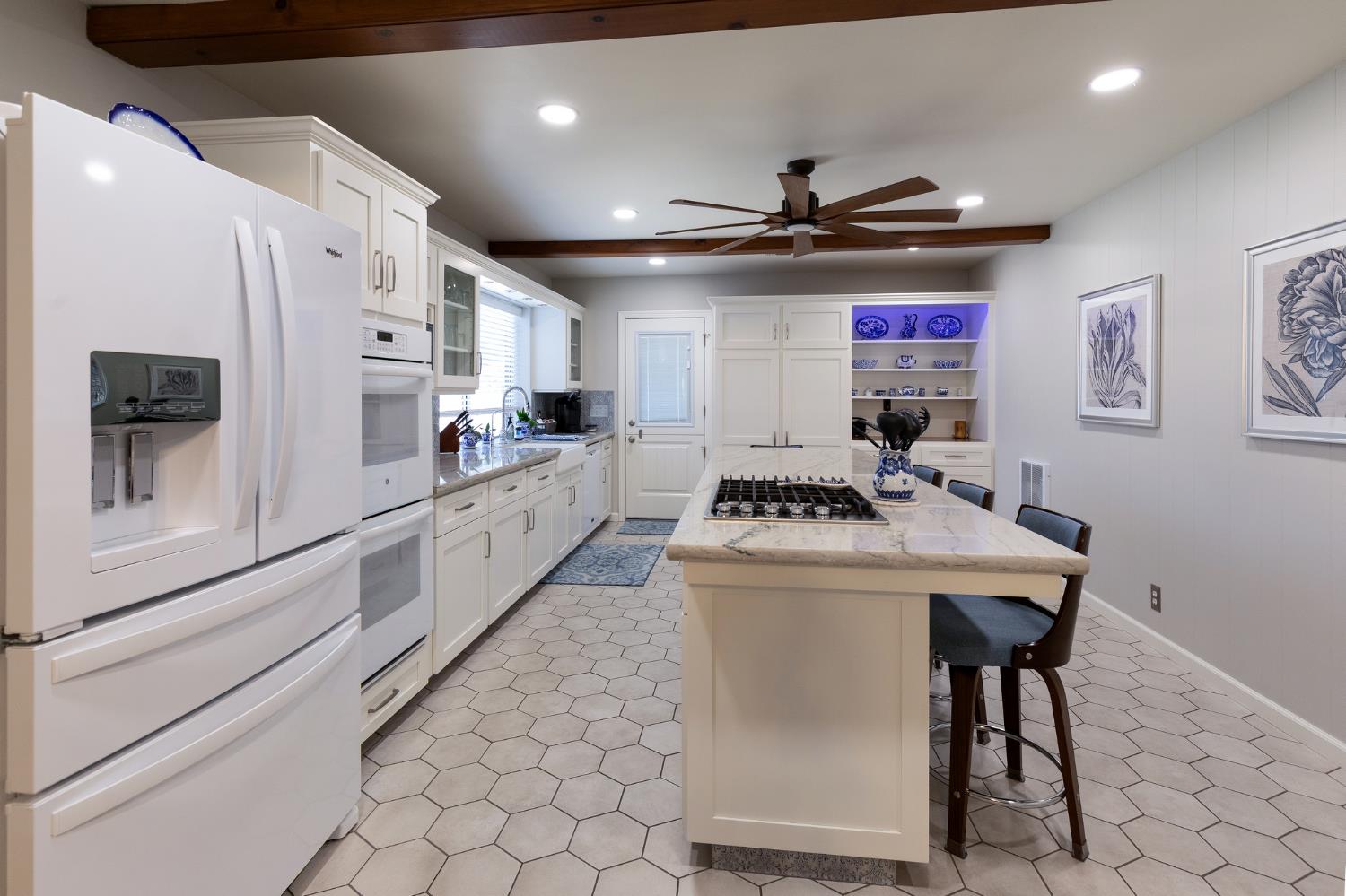 476 N Nichols, Dinuba, CA 93618